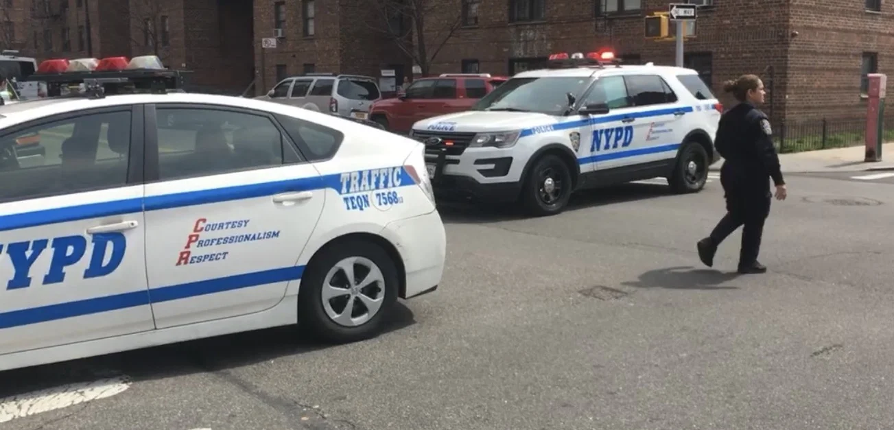 The NYPD created a perimeter after they say a Jackson Heights man was fatally shot. Photo by user pinetree via Citizen.