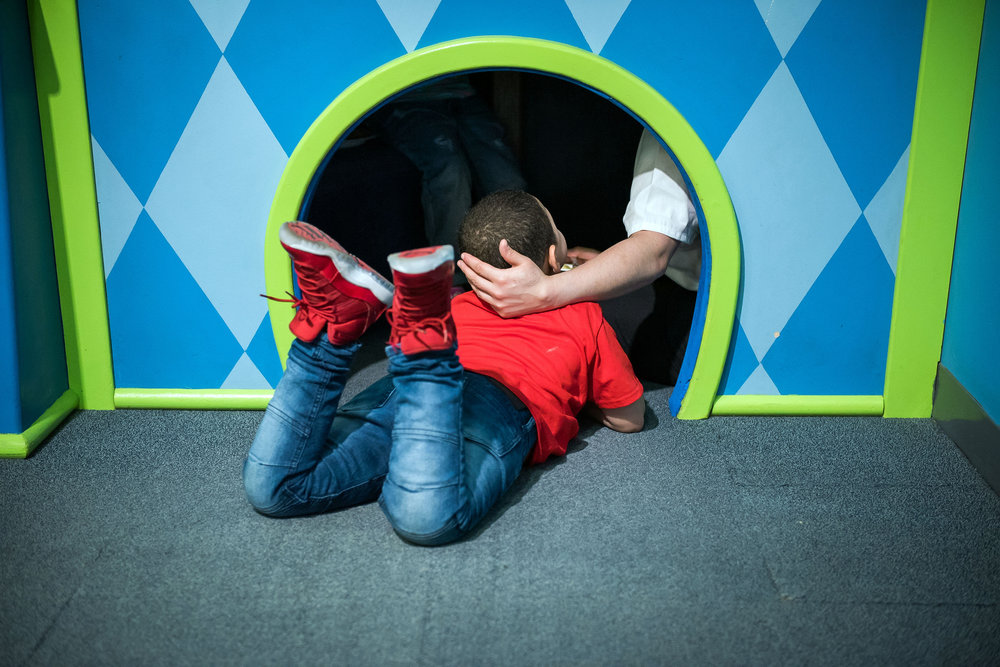 The son of a woman currently incarcerated at Rikers Island participates in activities at the Children’s Museum of Manhattan in April 2018. Photo by Ed Reed/Mayoral Photography Office.