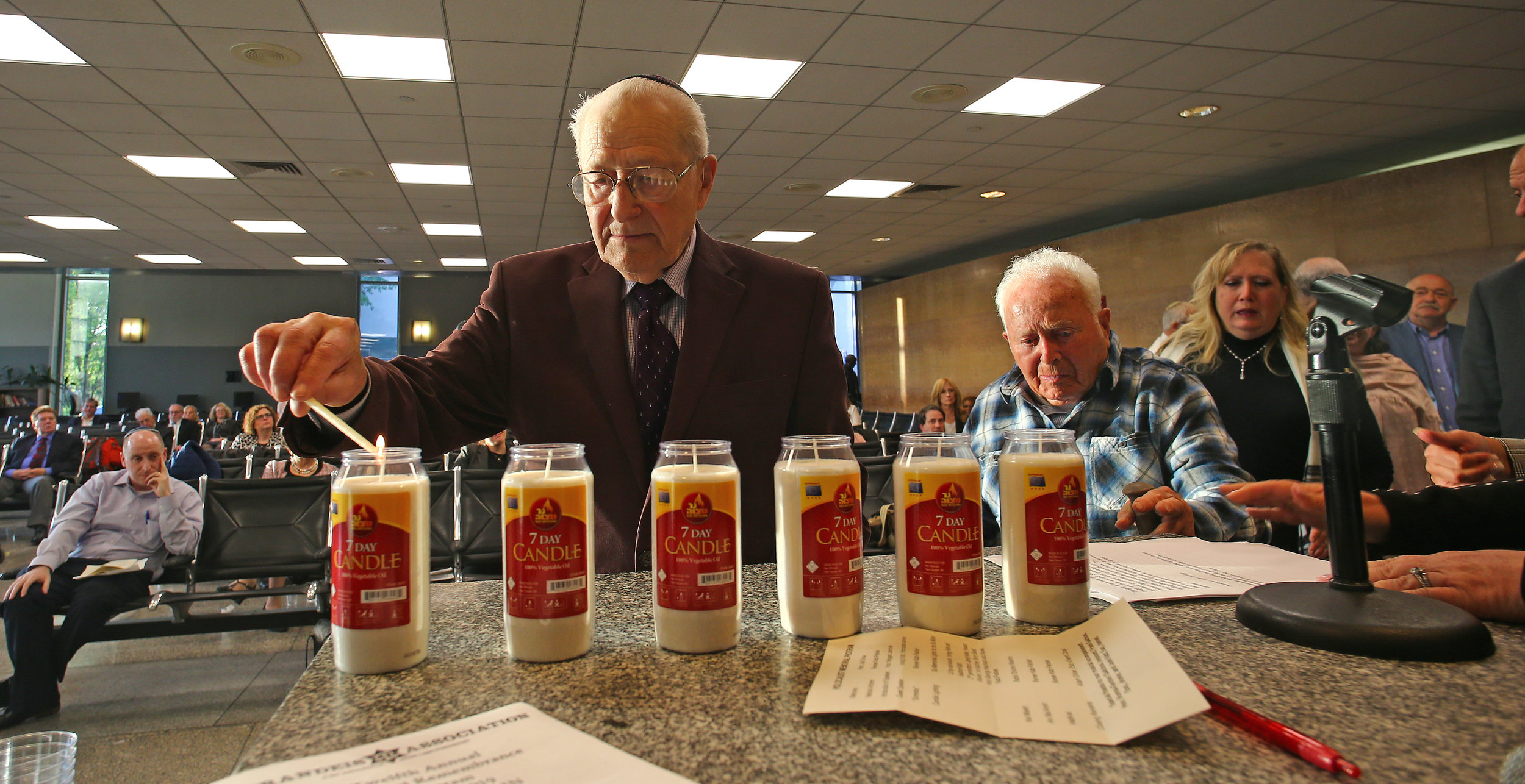 Brandeis Association remembers the Holocaust at moving memorial event