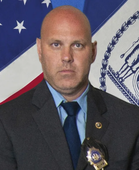 Queens DA asks judge to replace defense team in case of man charged in cop’s death