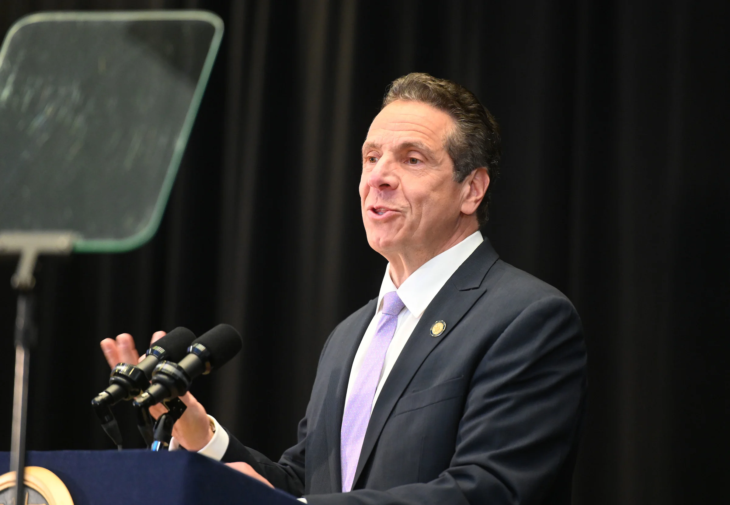 Cuomo lifts ban on gravity knives in New York