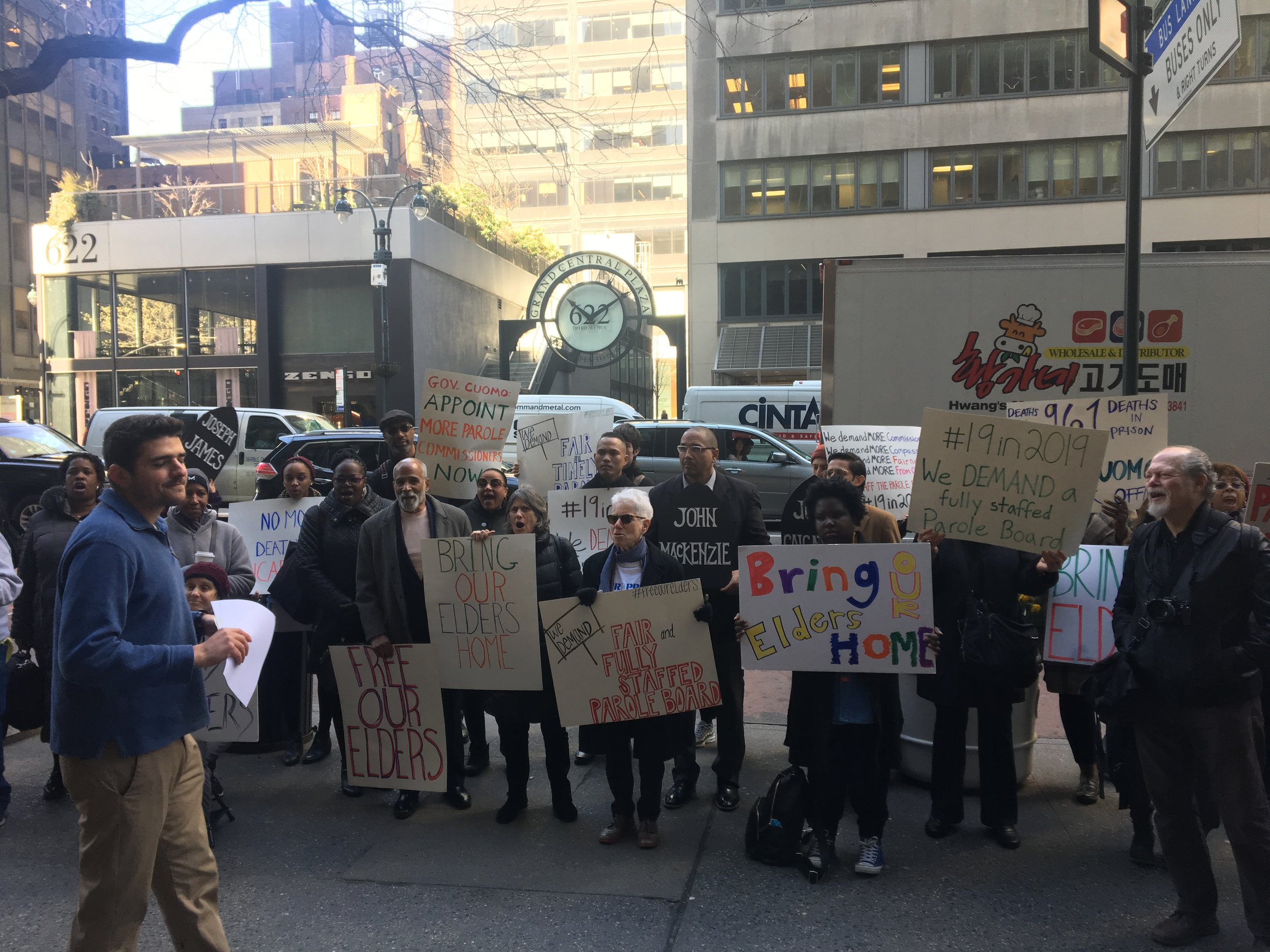 Release Aging People in Prison advocates demonstrate in Manhattan. Eagle photo by Allen Arthur.