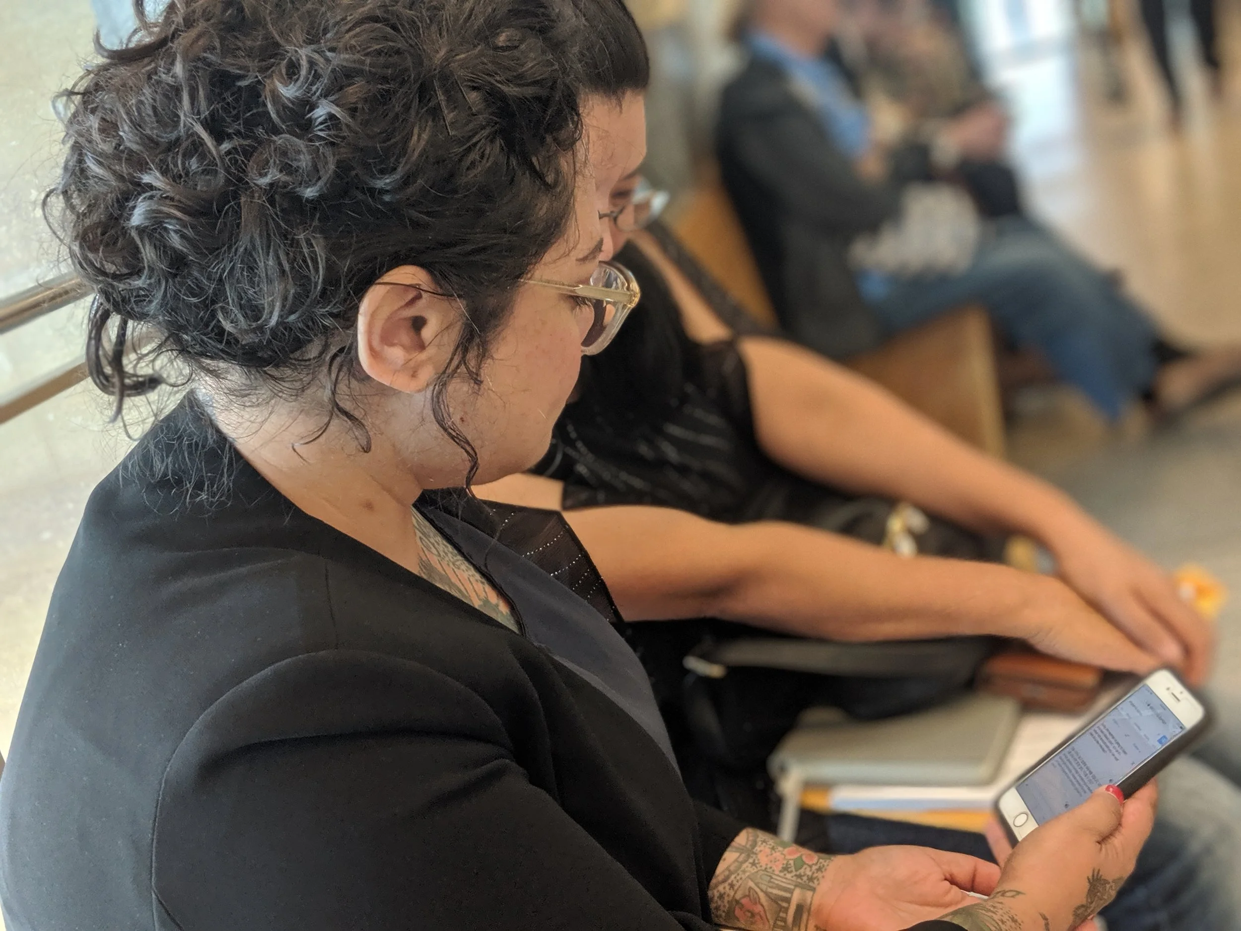Queens Legal Services attorney Catherine Barreda uses an online translator tool to interpret court proceedings for a client. Eagle photo by Phineas Rueckert