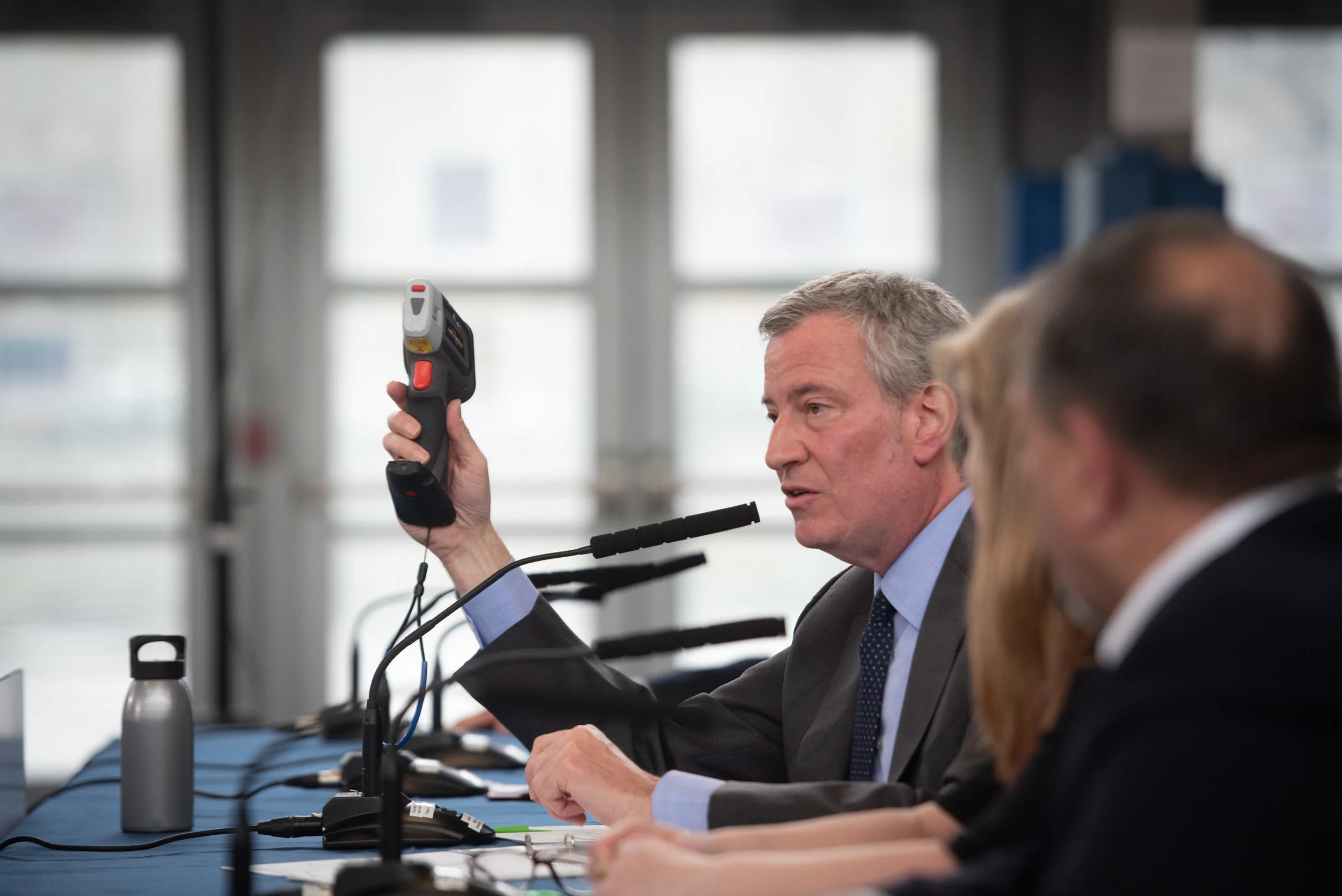 Mayor Bill de Blasio holds a portable x-ray fluorescence analyzer used to test for lead-based paint as he announces a plan to test at 135,000 nycha apartments in April. Photo by Michael Appleton/Mayoral photography
