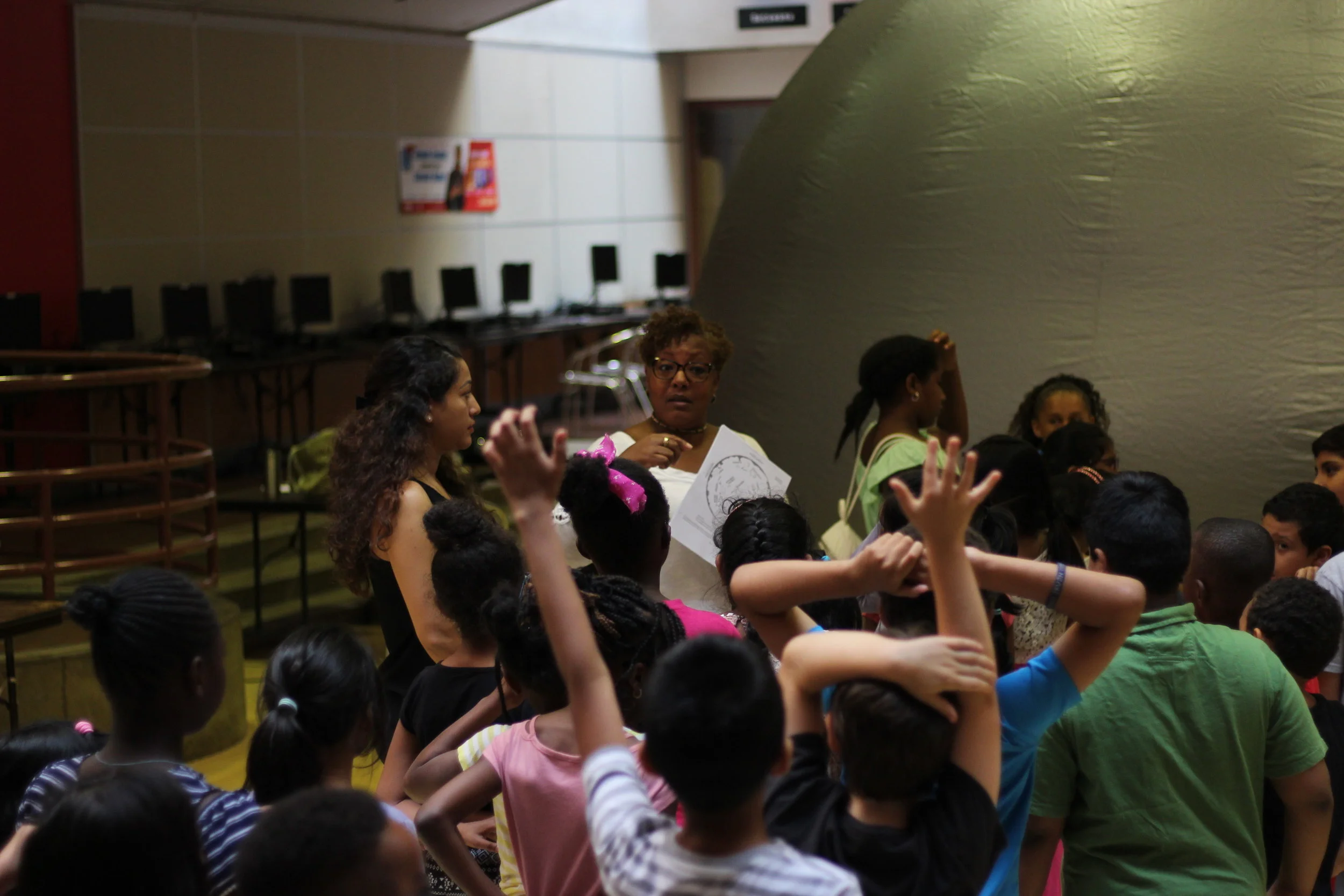 Kids insider the StarLab.