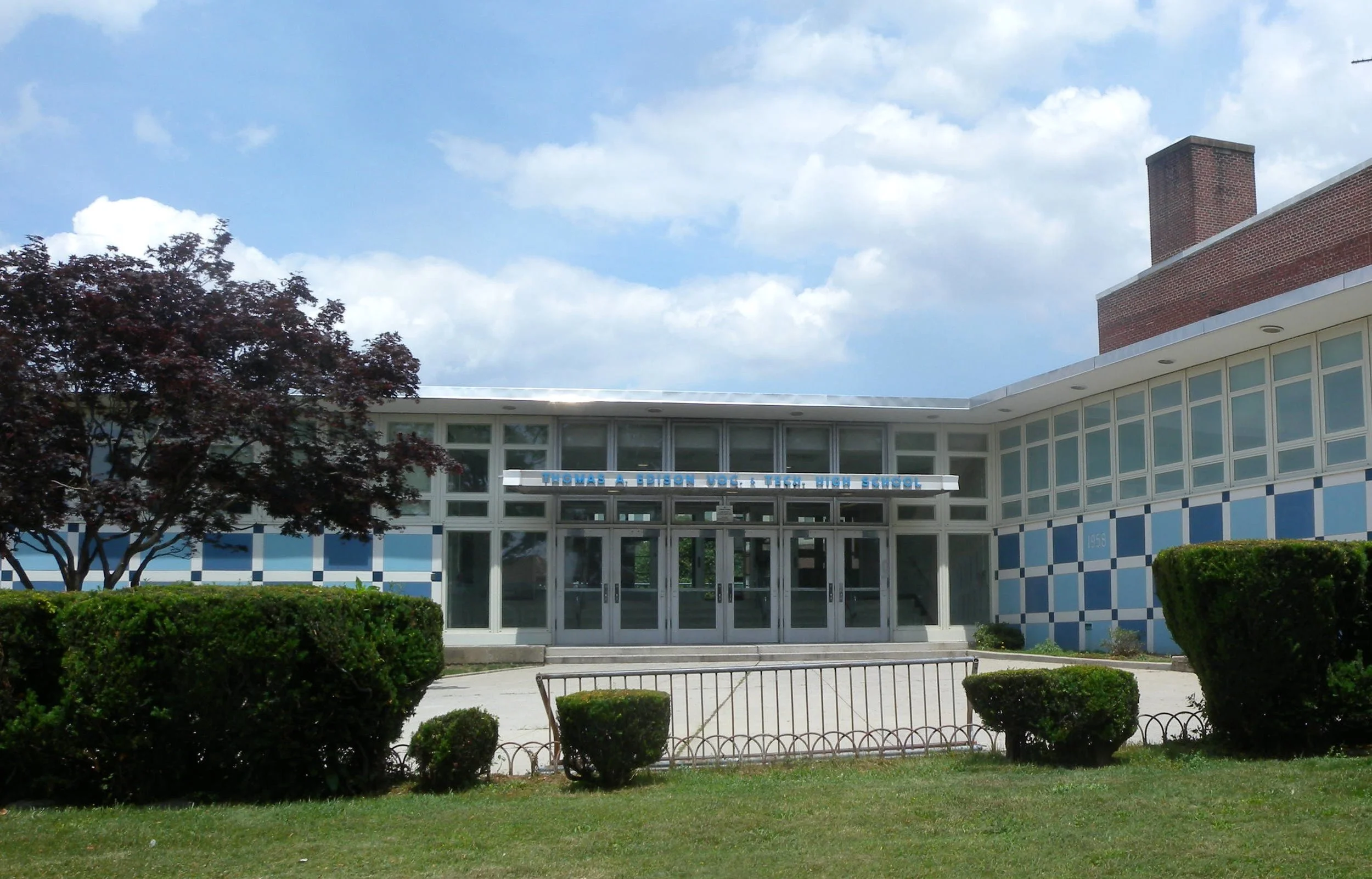 The meeting between Schools Chancellor Richard Carranza and a handful of Queens parents took place at Thomas A. Edison Career & Technical Educational High School in Jamaica Hills. Photo by jim.henderson via Wikimedia Commons.