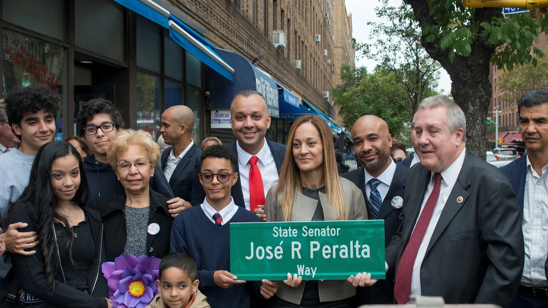 Pols honor late State Sen. José Peralta with street naming