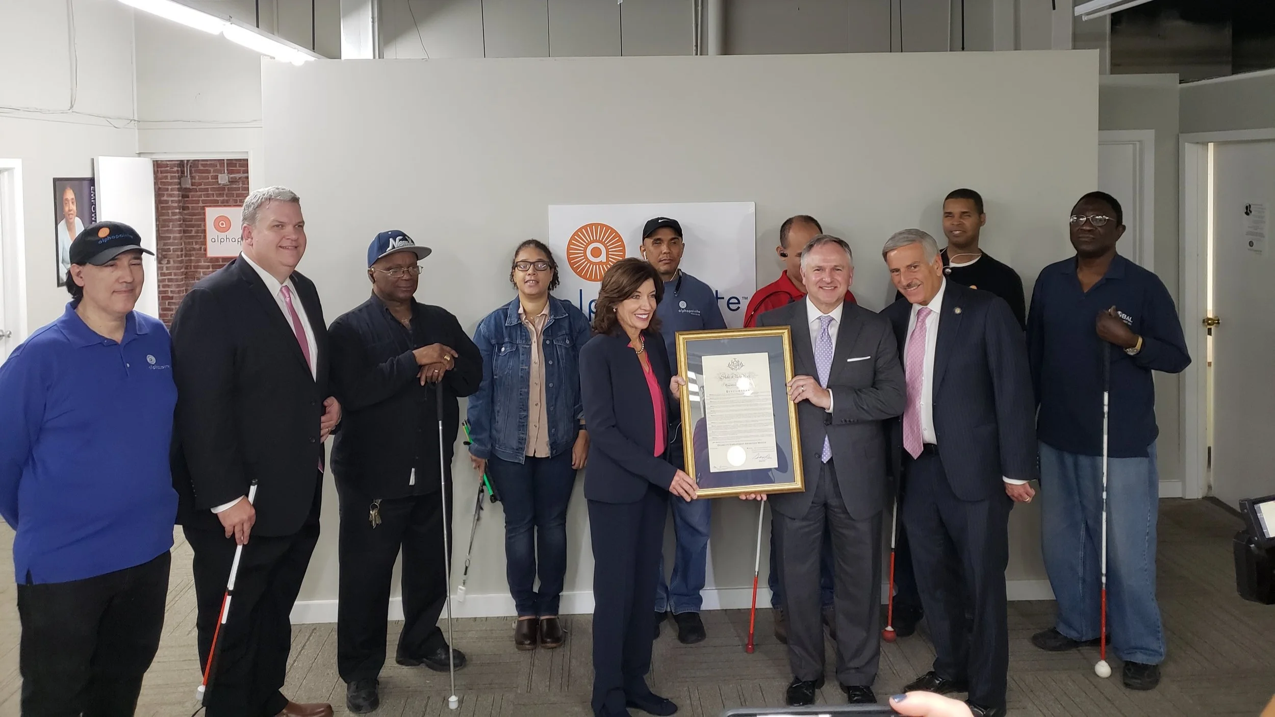 Lieutenant governor honors Richmond Hill business that employs the visually impaired