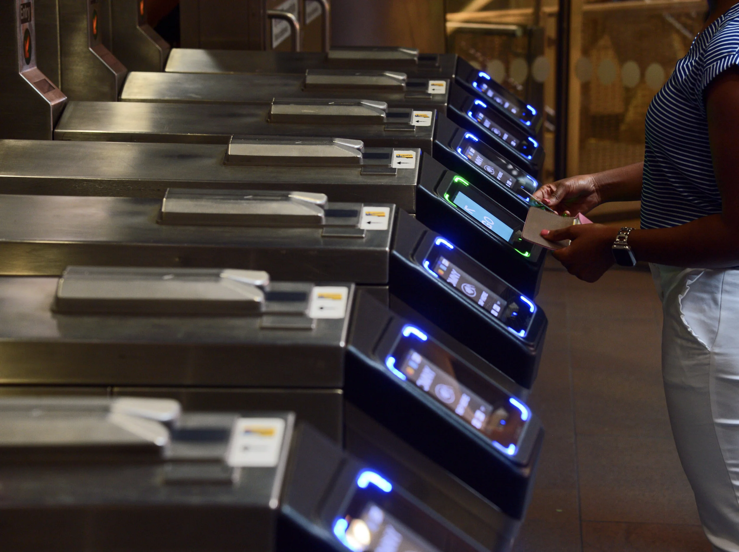 MTA’s tap-and-go payment system comes to Queens next month