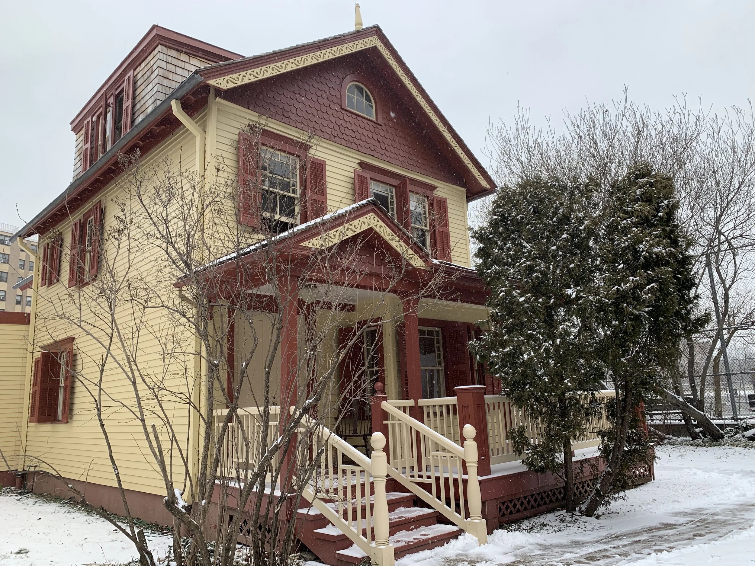 Deck the halls in Flushing this holiday season