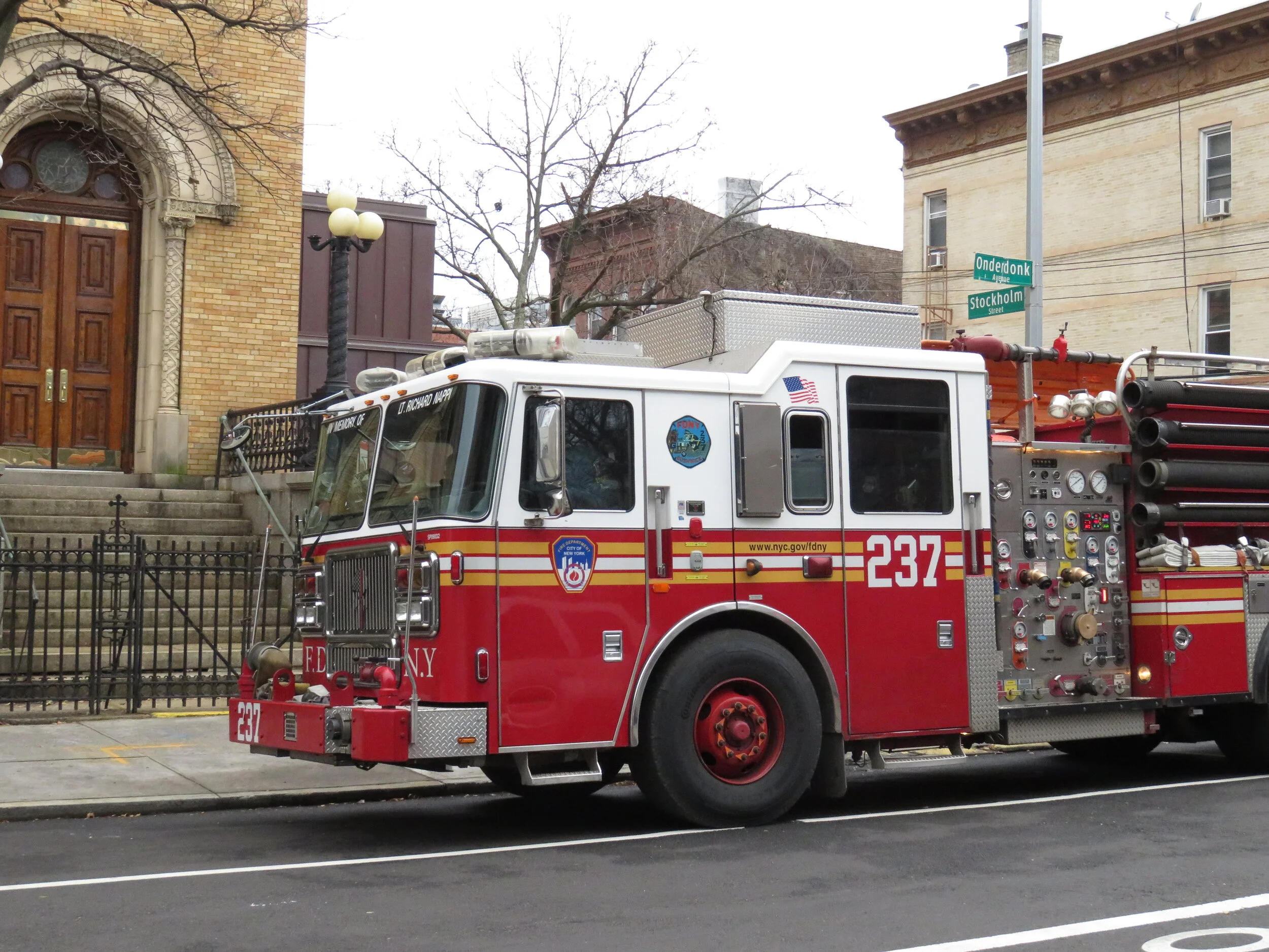 Five escape Ridgewood apartment fire 