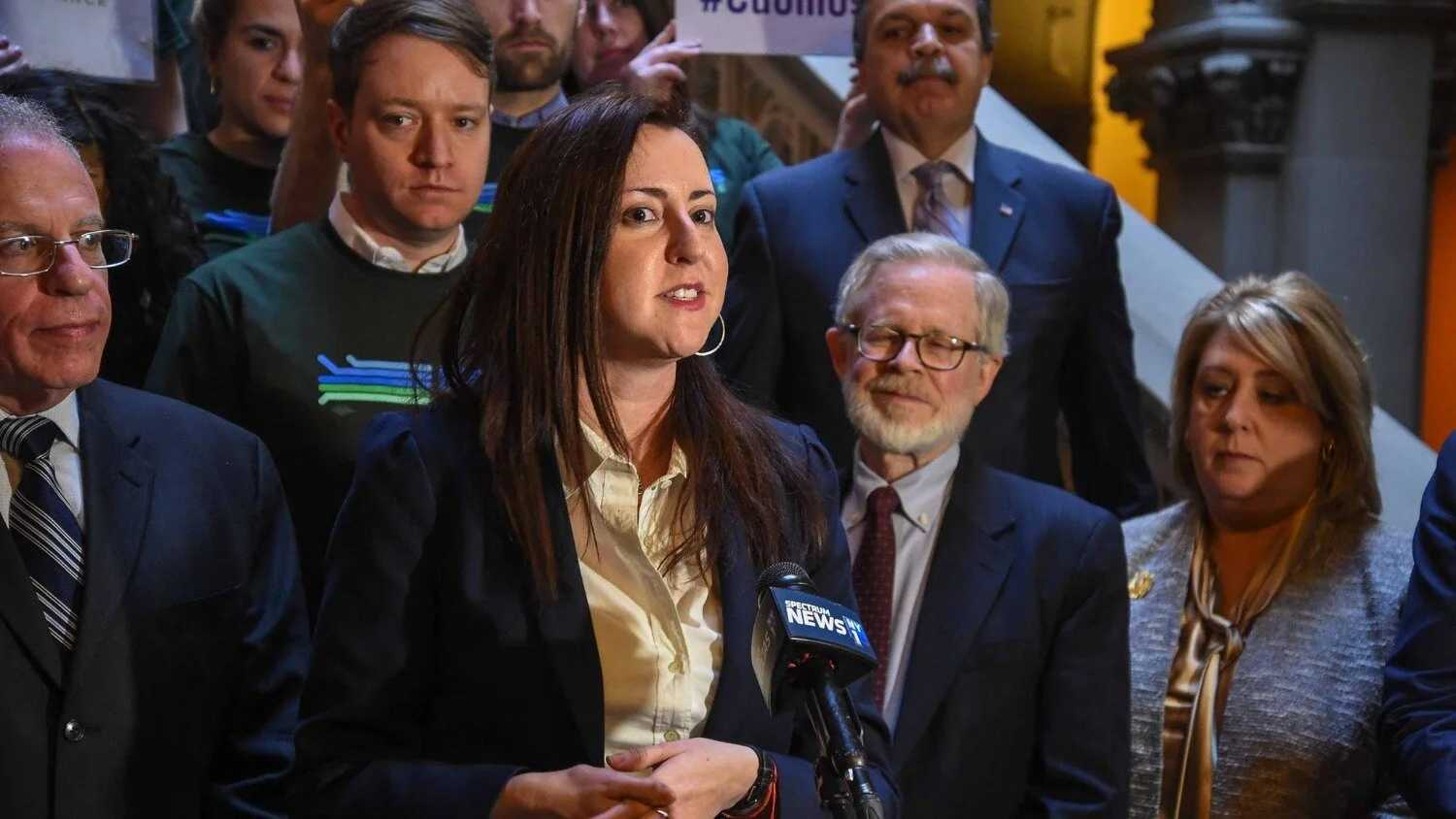 Fifteen Queens lawmakers say they’re ‘watching’ Amazon warehouse working conditions