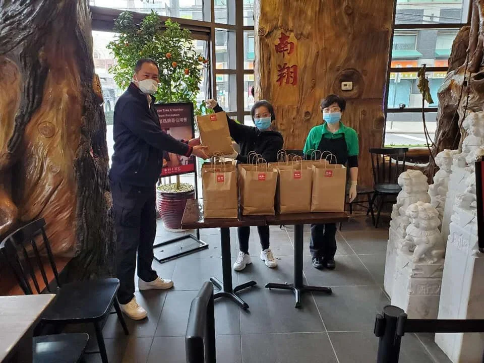 Flushing nonprofit teams up with local eateries to feed first responders