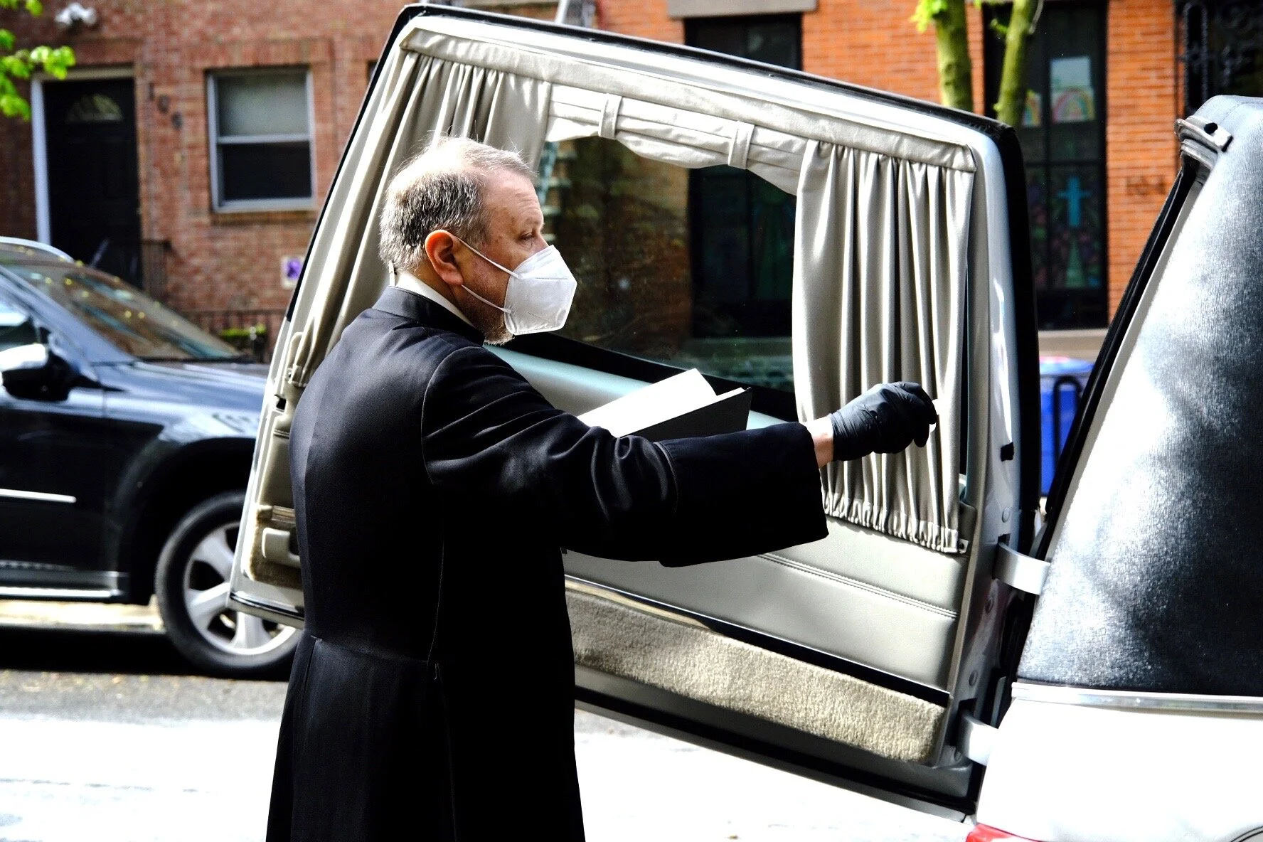 Body of Queens-Brooklyn priest killed by COVID-19 returns to native Mexico