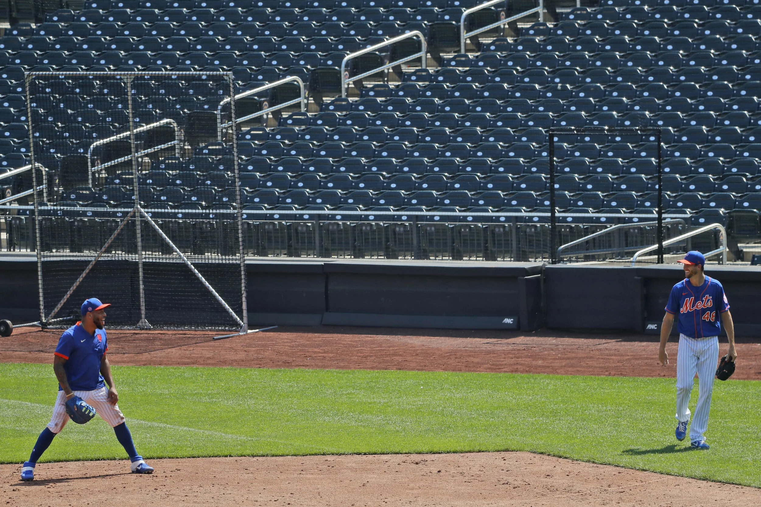 Mets take the field for fanless first game