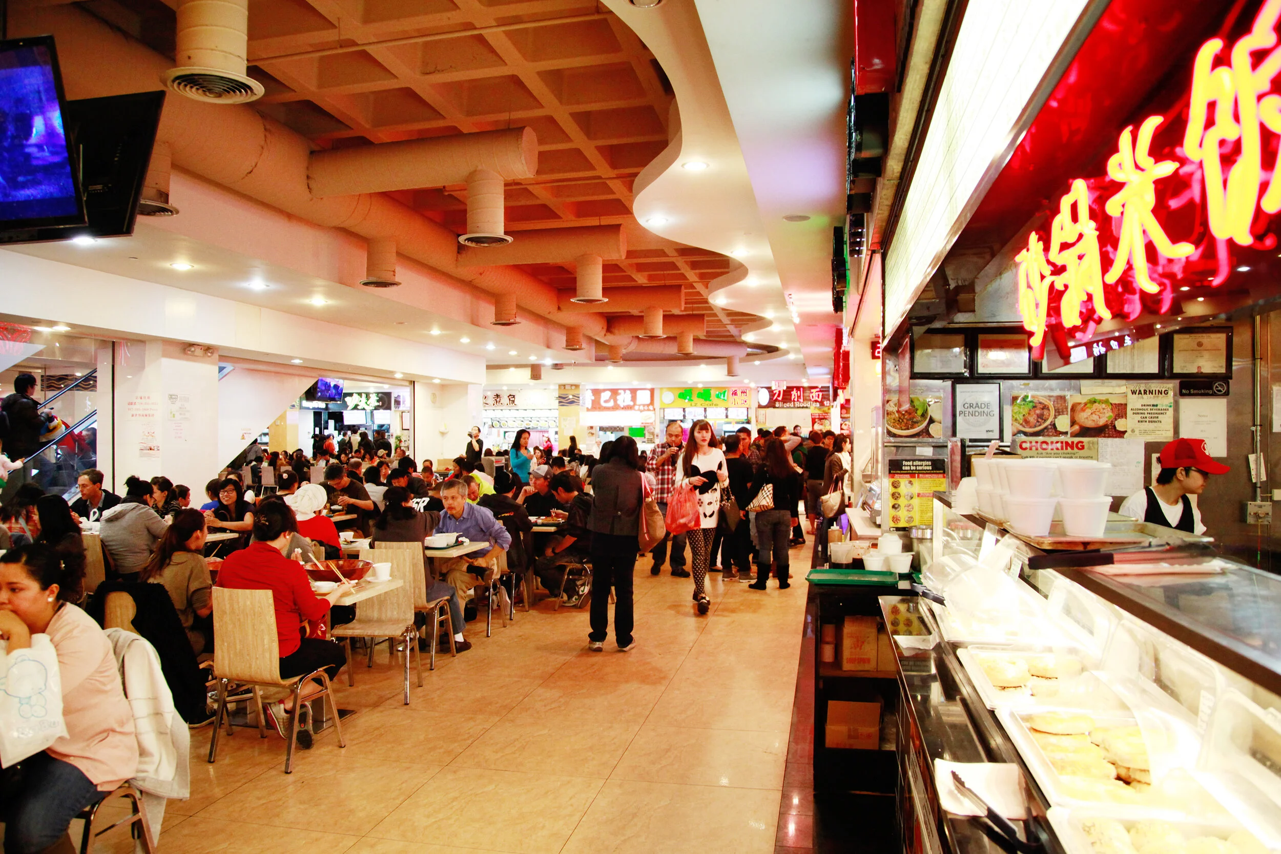 City shuts down popular Flushing mall over COVID violations