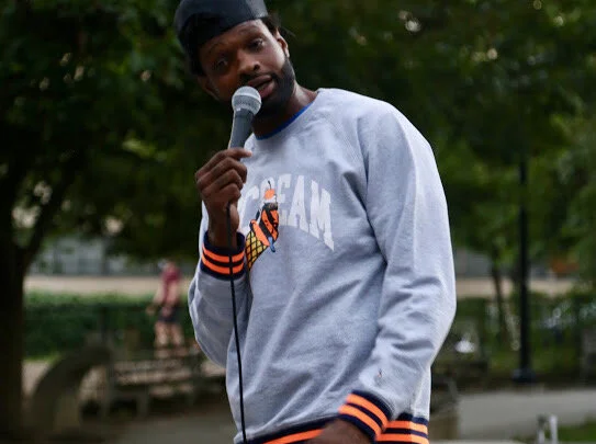 Queens comedian takes his show outside to keep LIC laughing