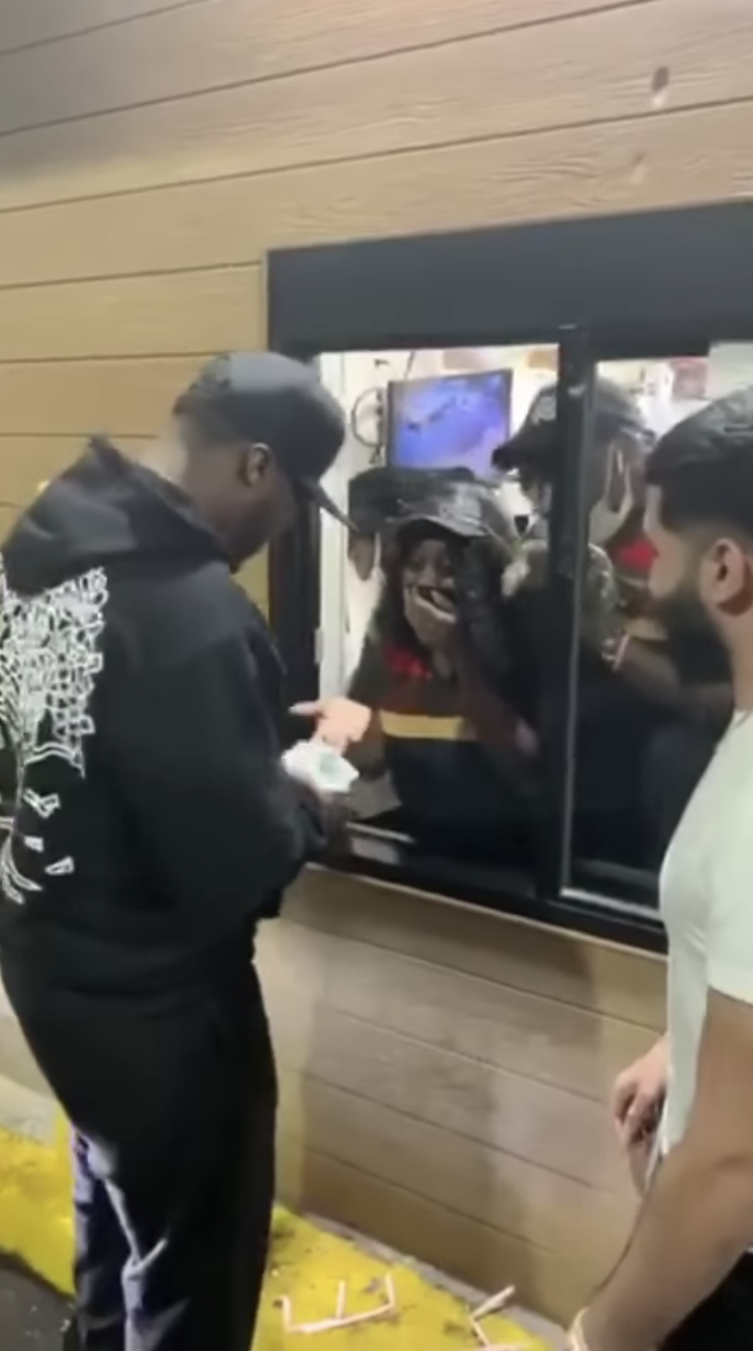 50 Cent gives $30K to fast food workers in surprise Springfield Gardens visit 