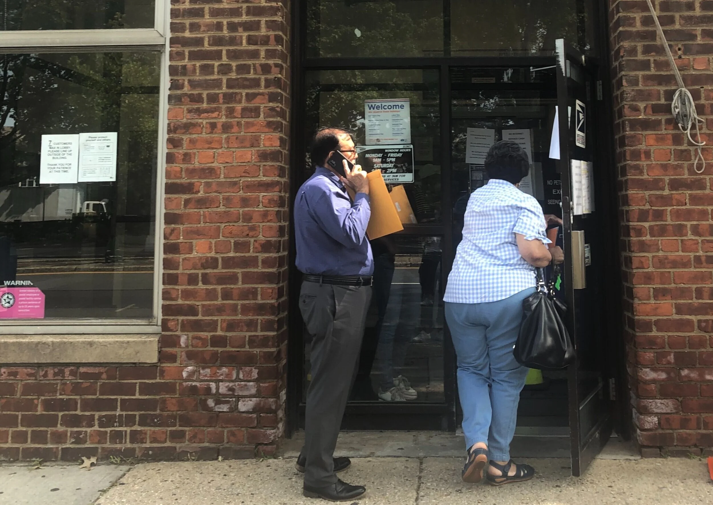 Post office internet issues send Queens customers on quest for stamps