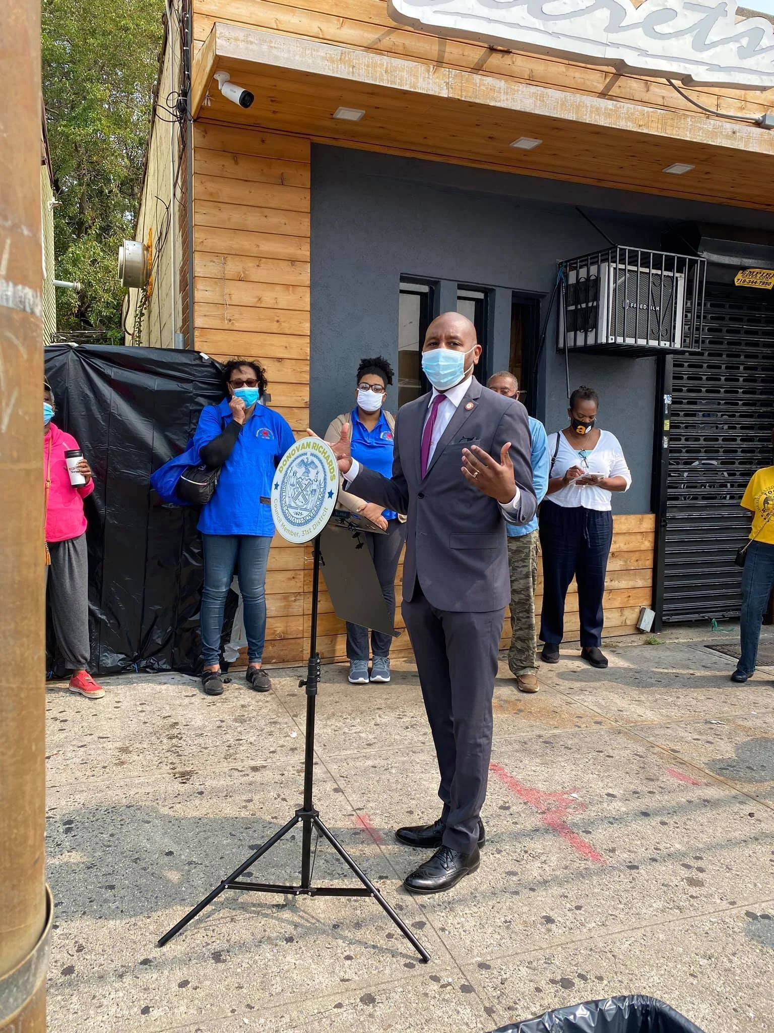 Queens council members boost clean-up efforts after city slashes Sanitation budget  