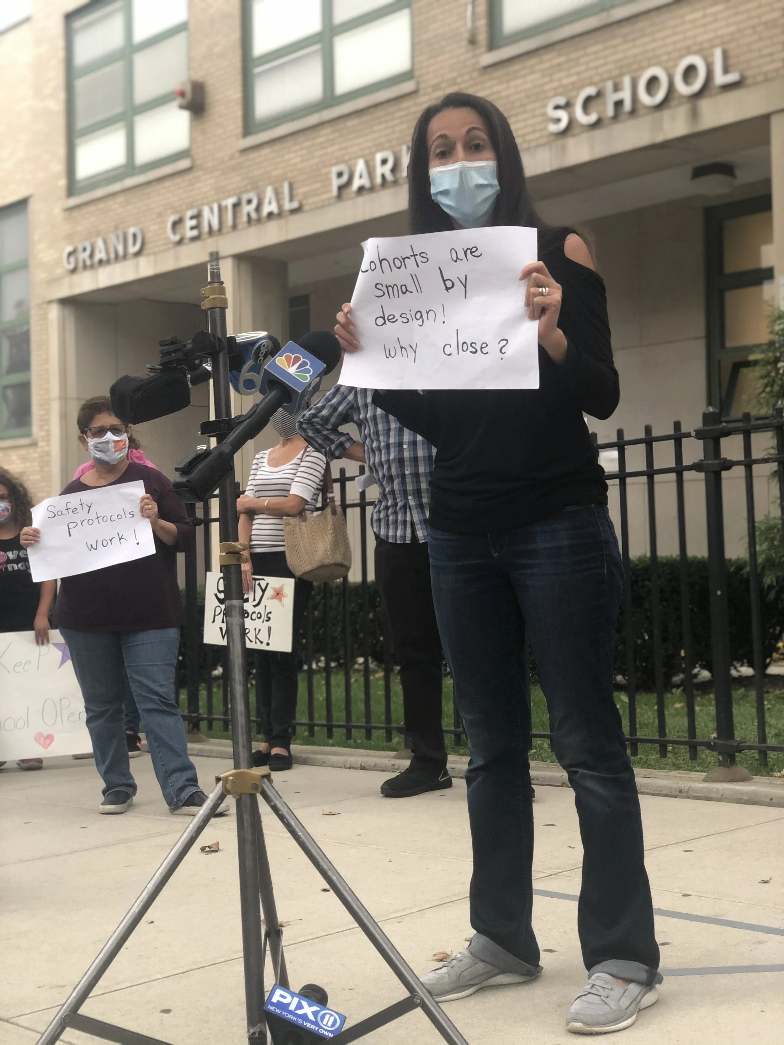 Furious families fume over Forest Hills school shutdown 