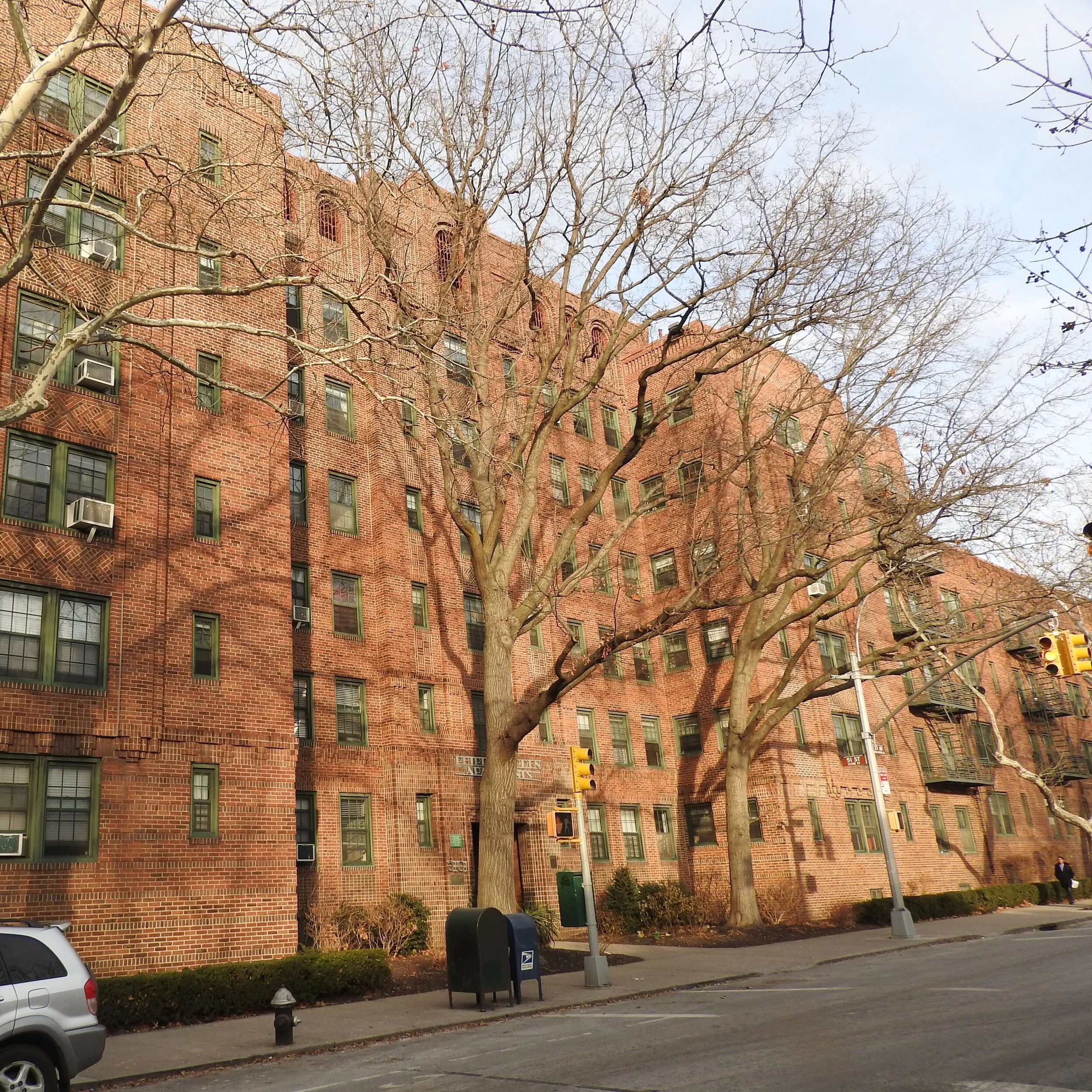 Community board backs Phipps’ Sunnyside rezoning, despite tenant complaints