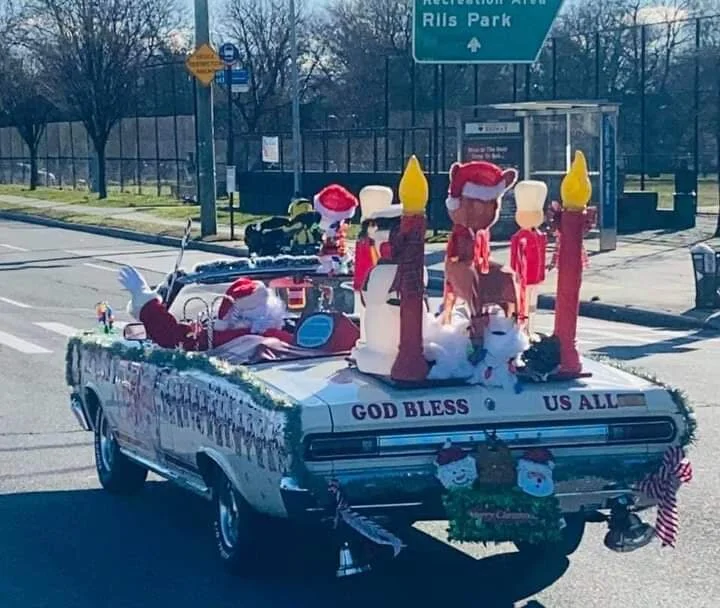 Glendale Santa spreads Christmas cheer from behind the wheel of his ‘66 Comet