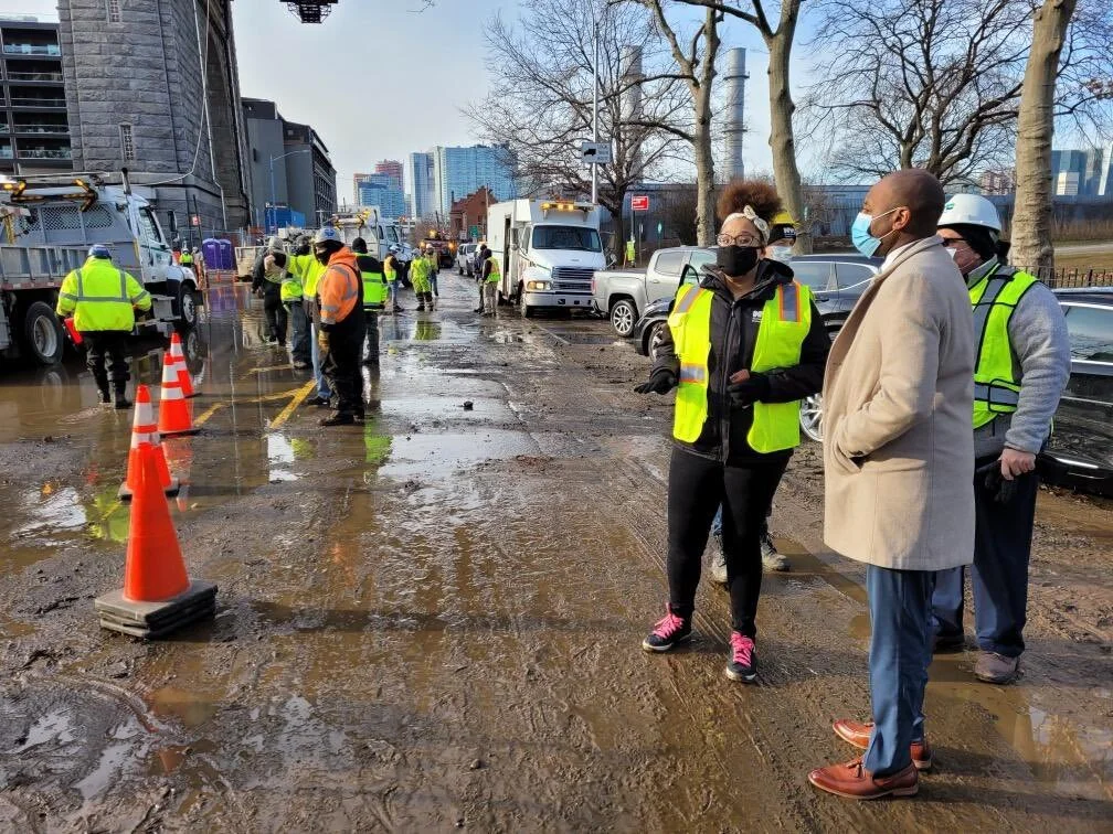 Busted water main floods streets near Queensbridge Houses