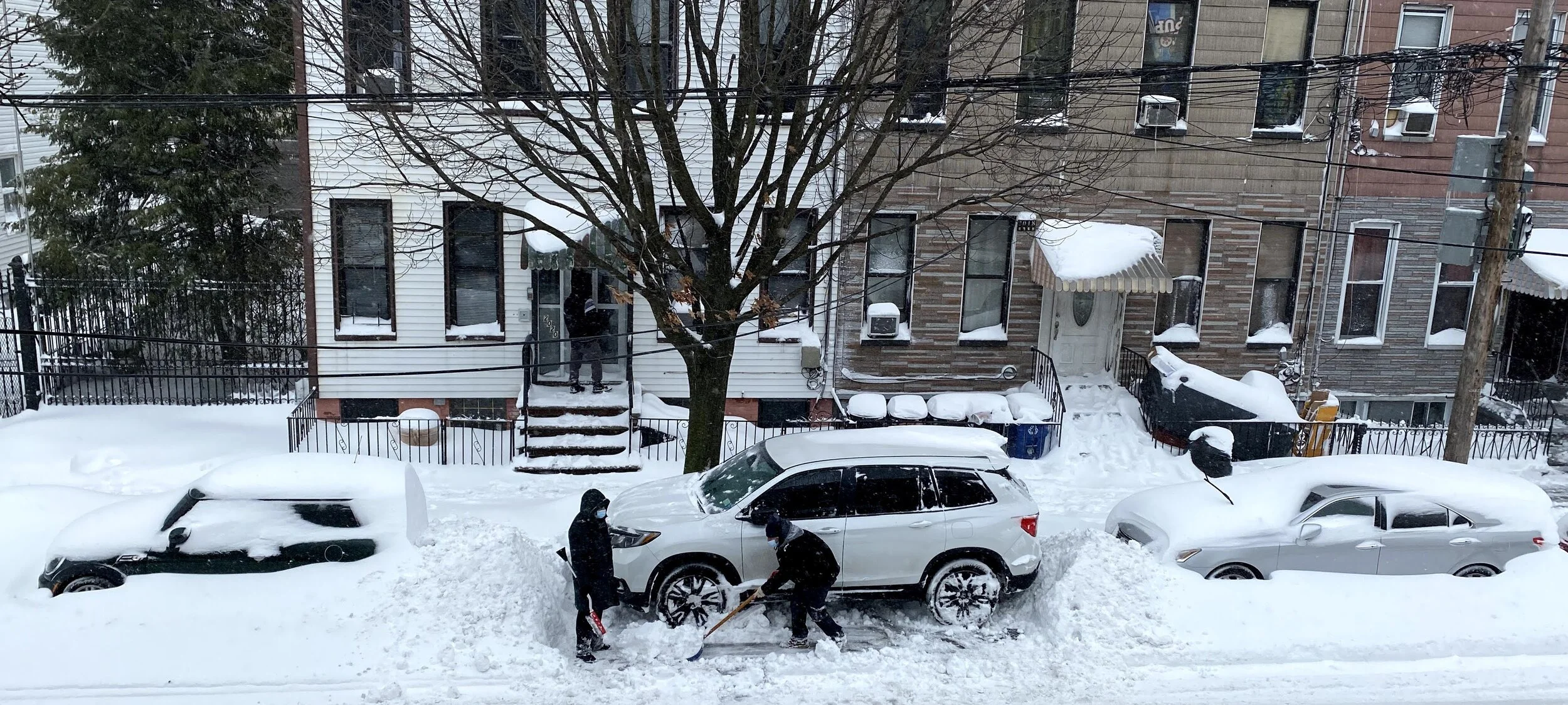 Blizzard blankets Queens, postponing COVID vaccines
