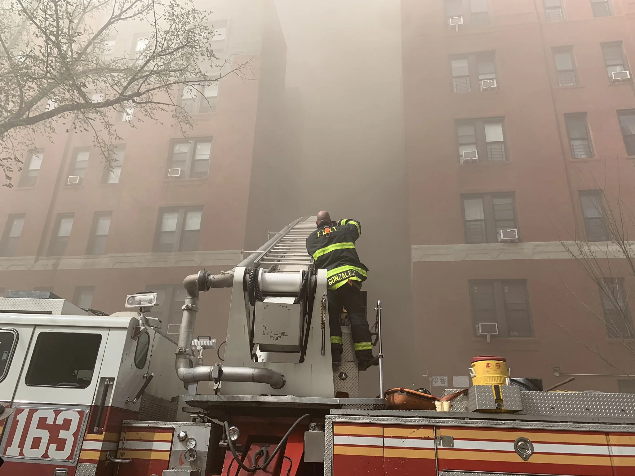 Jackson Heights fire displaces hundreds of tenants