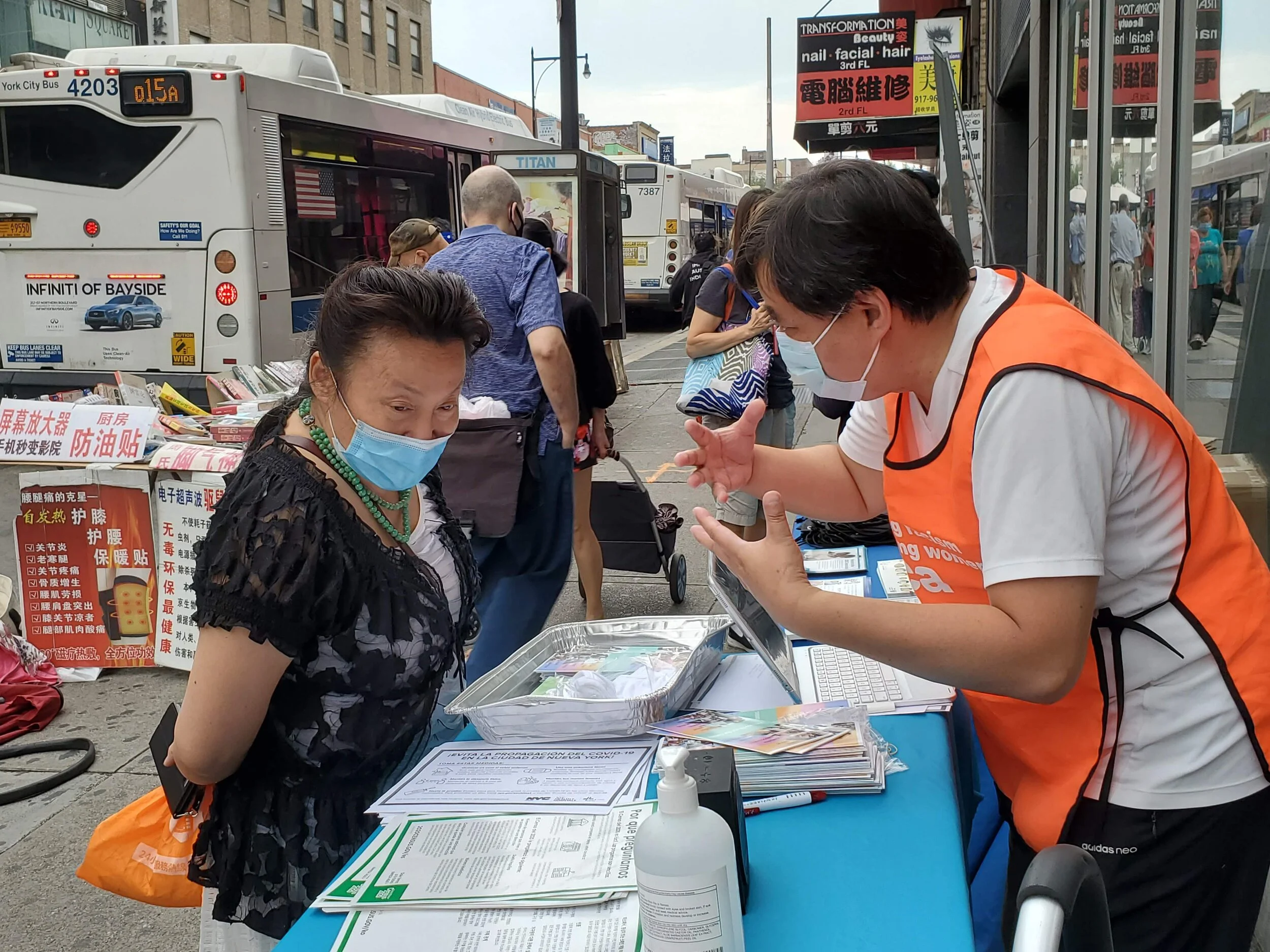 Queens community groups make connections through Census count