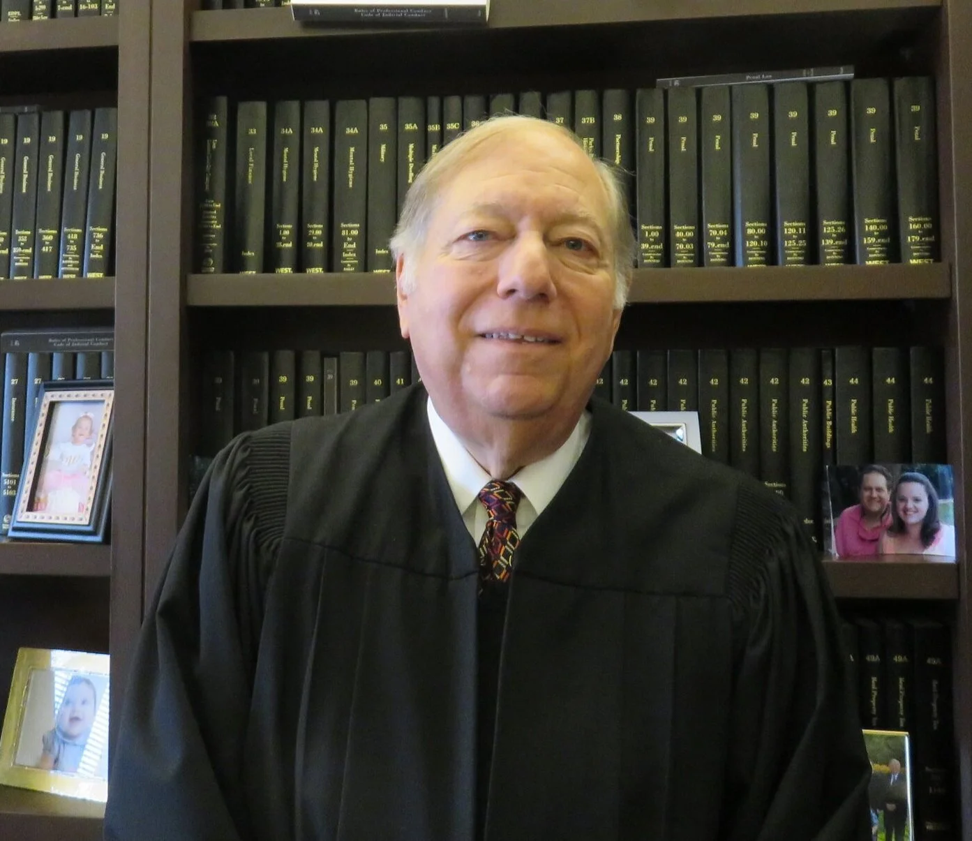 Bill to prevent mass judicial layoffs passes legislature