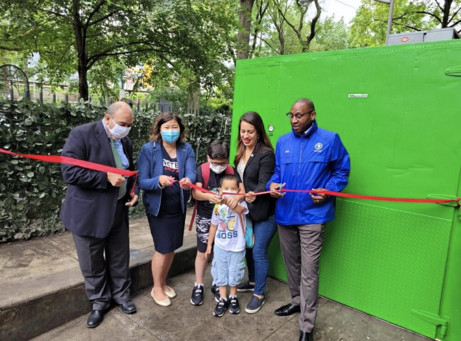 Flushing food pantry gets new industrial fridge