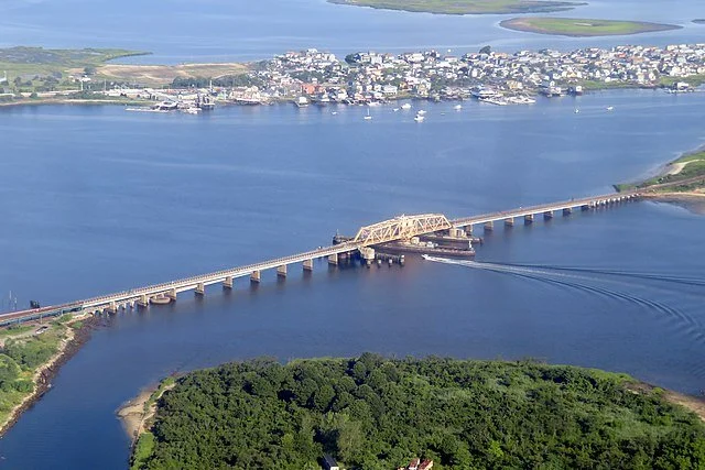 Train troubles stall Independence Day beachgoers