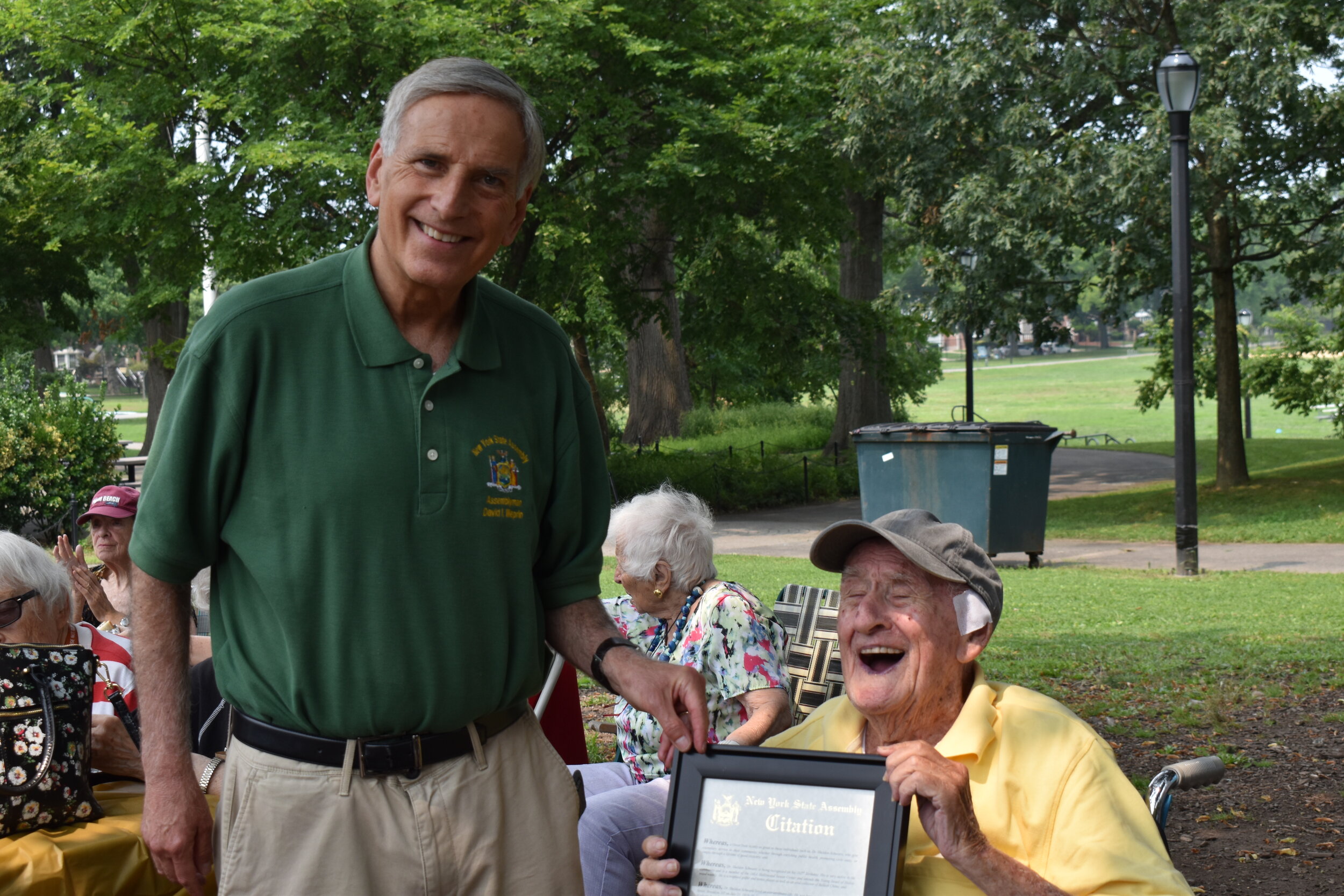 Weprin honors Queens doctor on his 102nd birthday
