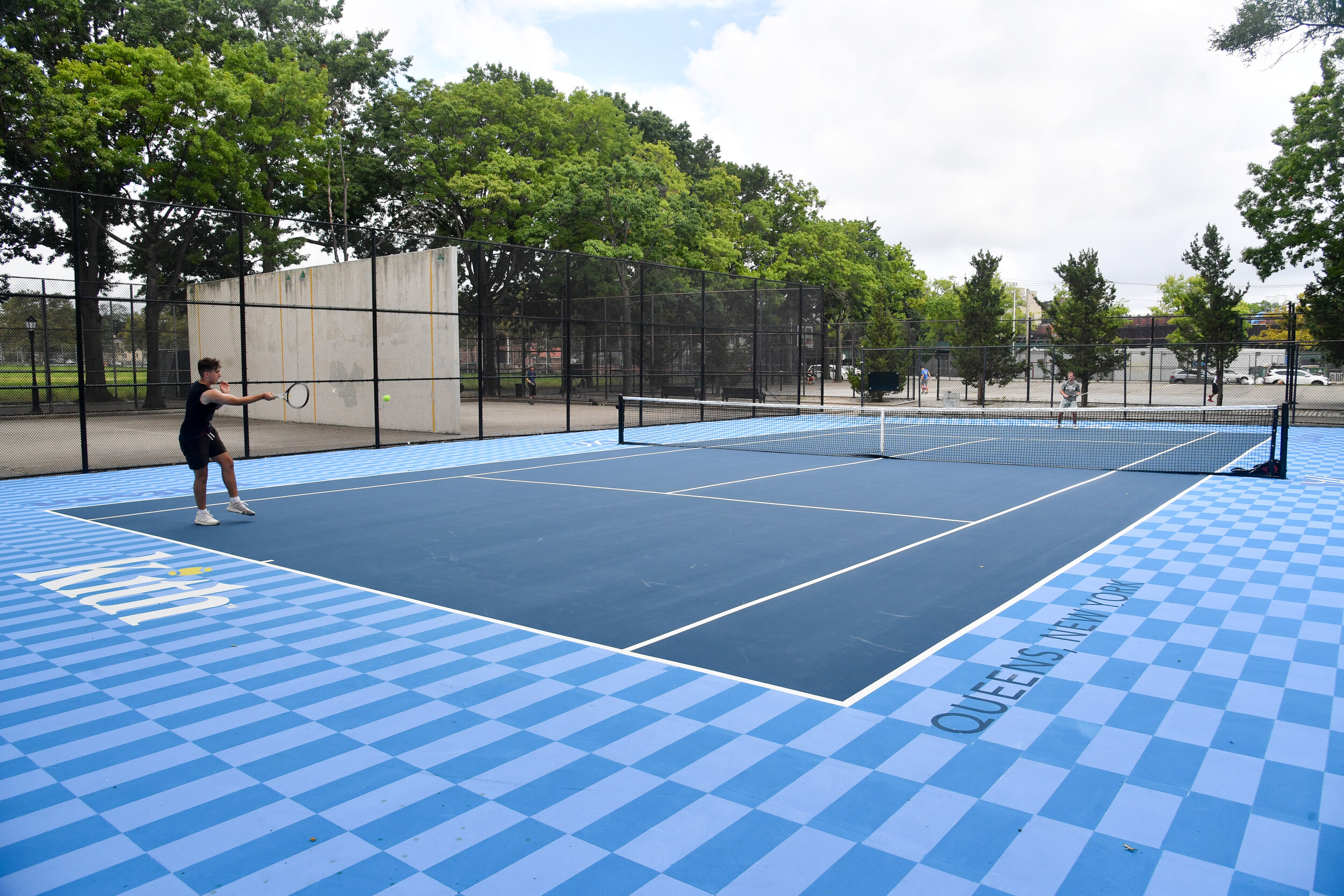 Kith gives Queens tennis court a facelift — Queens Daily Eagle