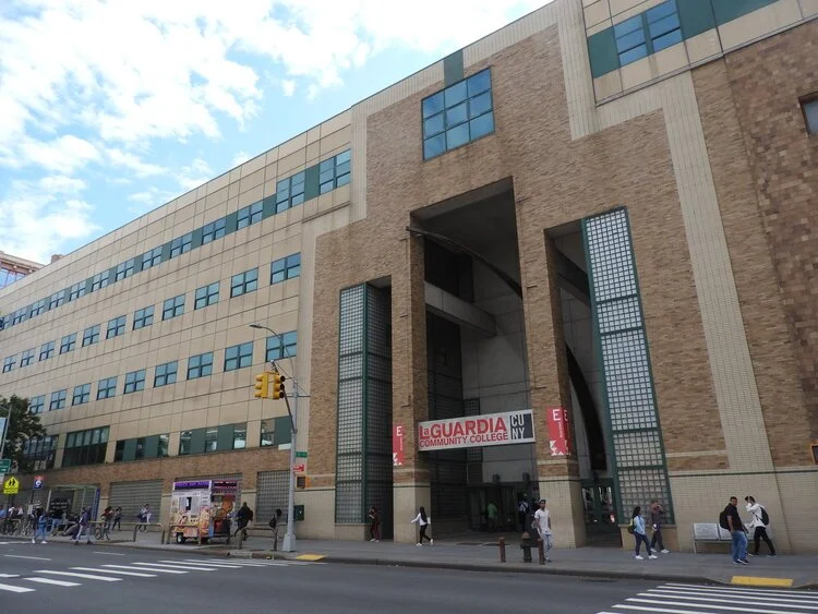Expand financial aid for Queens’ part-time students, report says