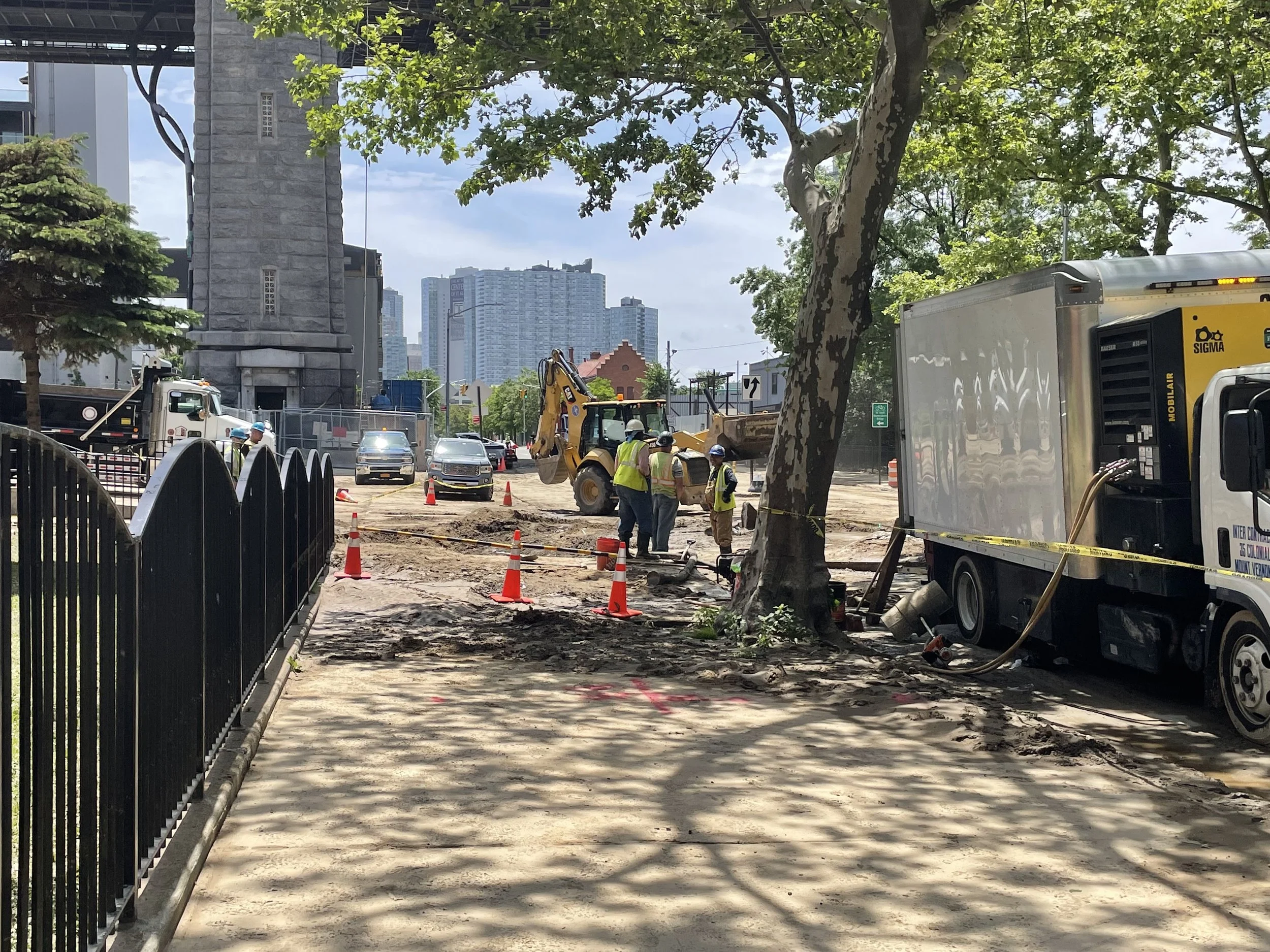 Hundreds left without water after main break near Queensbridge