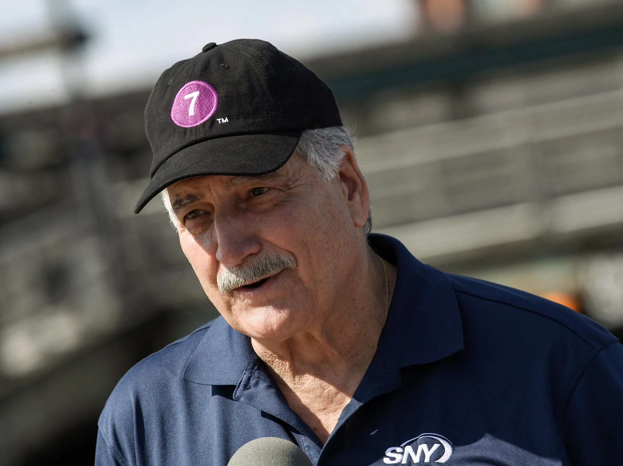 Mets broadcasters lend charm and calm to 7 train