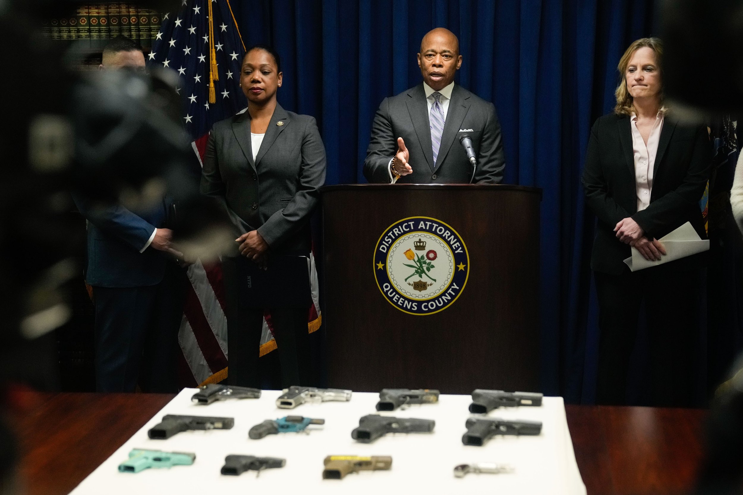 Queens DA indicts 23 alleged Queens gang members 