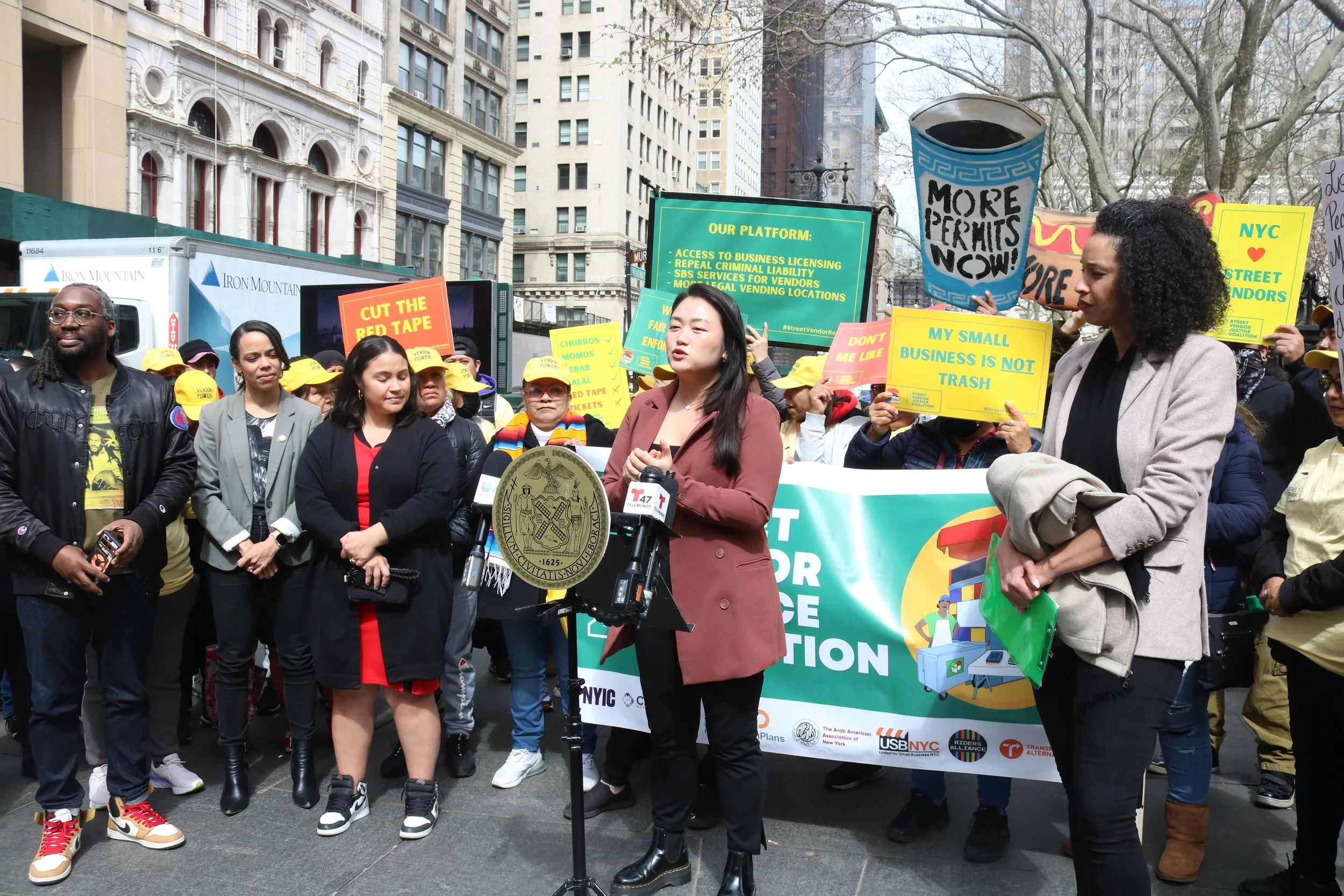 Pols protest Sanitation Department’s new vendor enforcement role 