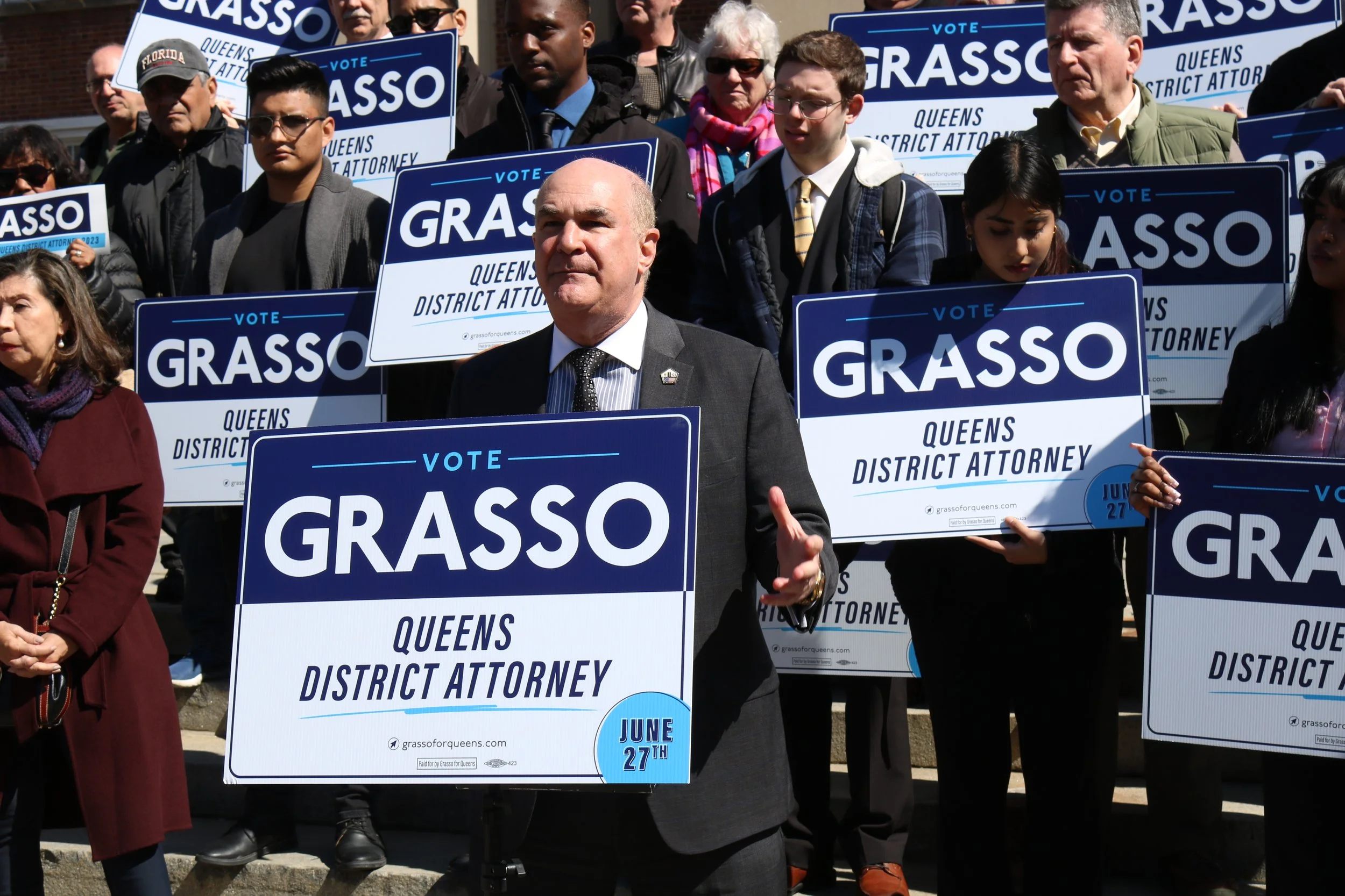 Dem DA candidate teases third party run as he launches campaign