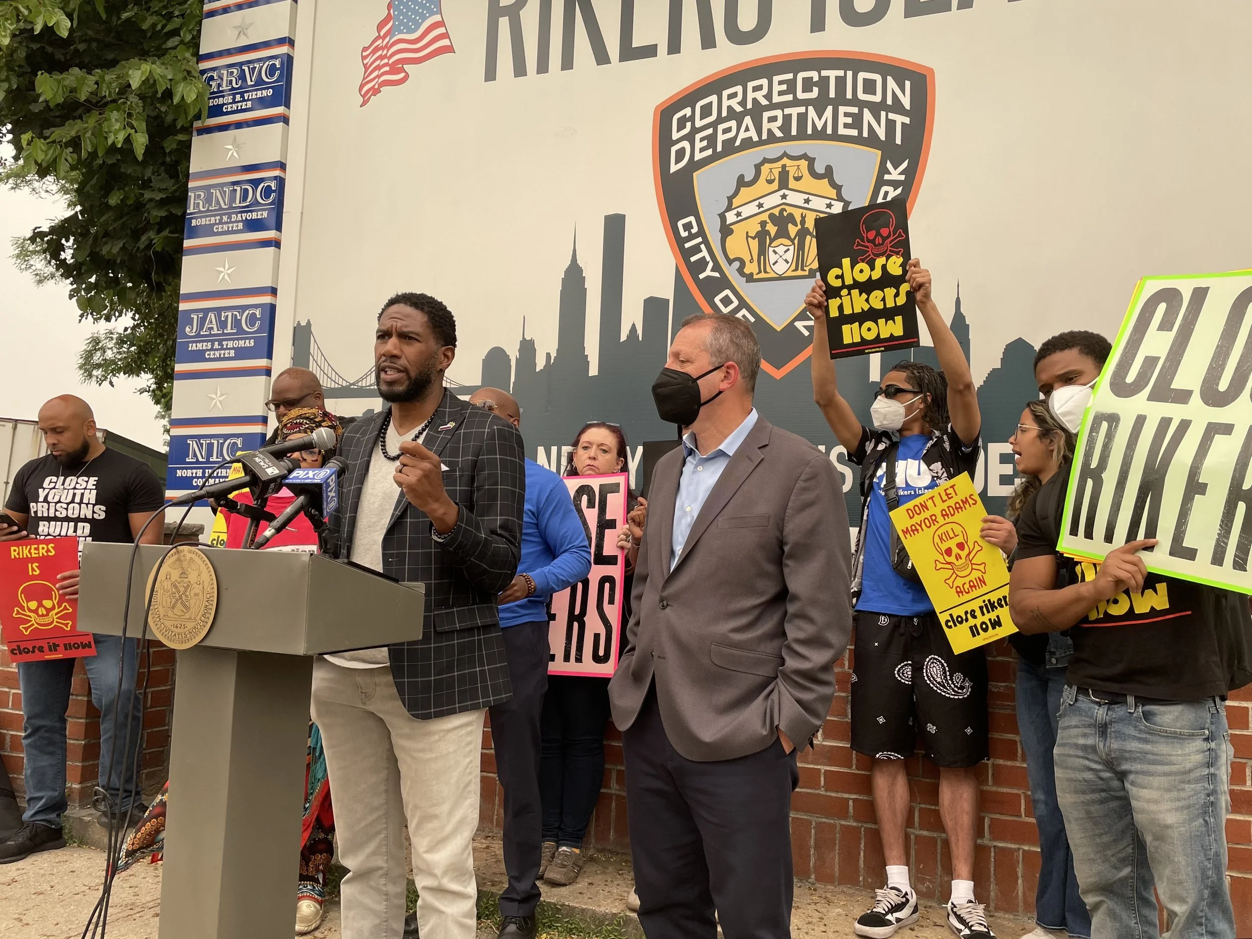 Public advocate and comptroller call for federal receivership after Rikers tour