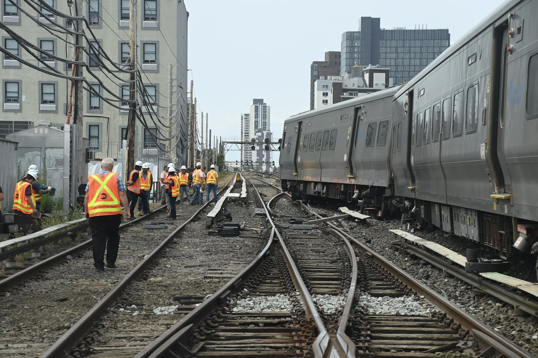 LIRR train derails in Jamaica, injuring more than a dozen