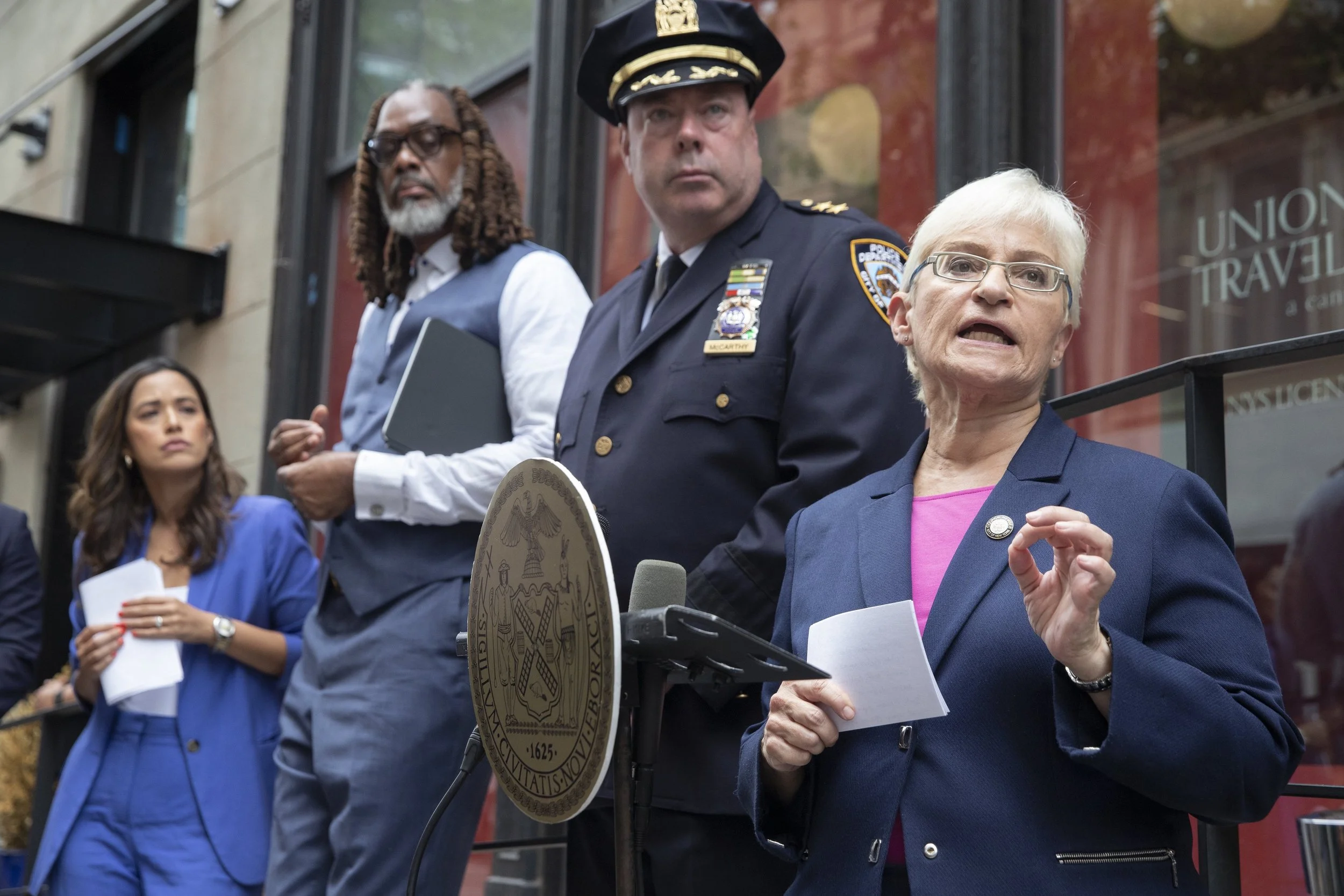 City Council takes on illegal smoke shops 