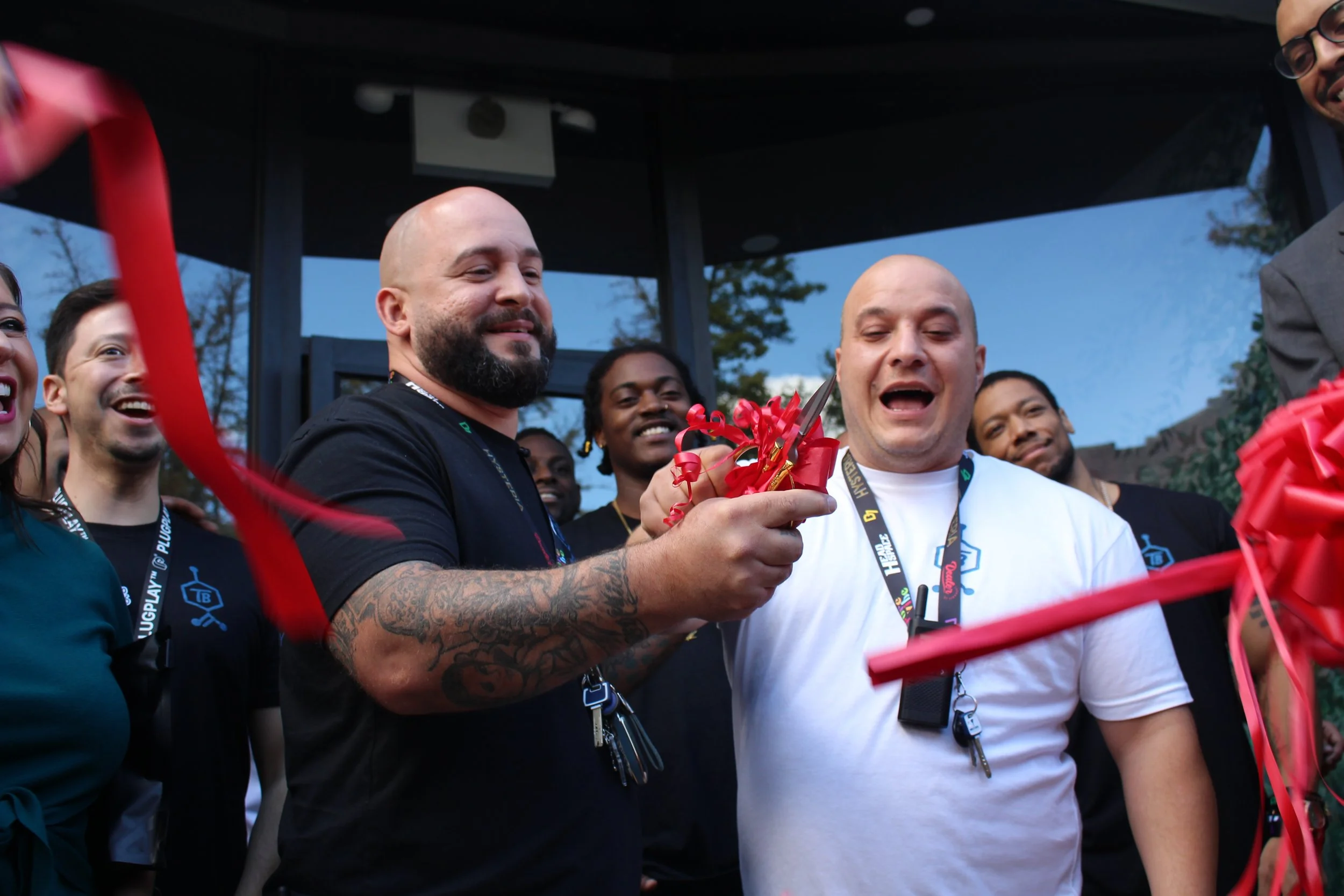 After long wait, new legal pot shop opens in Queens 