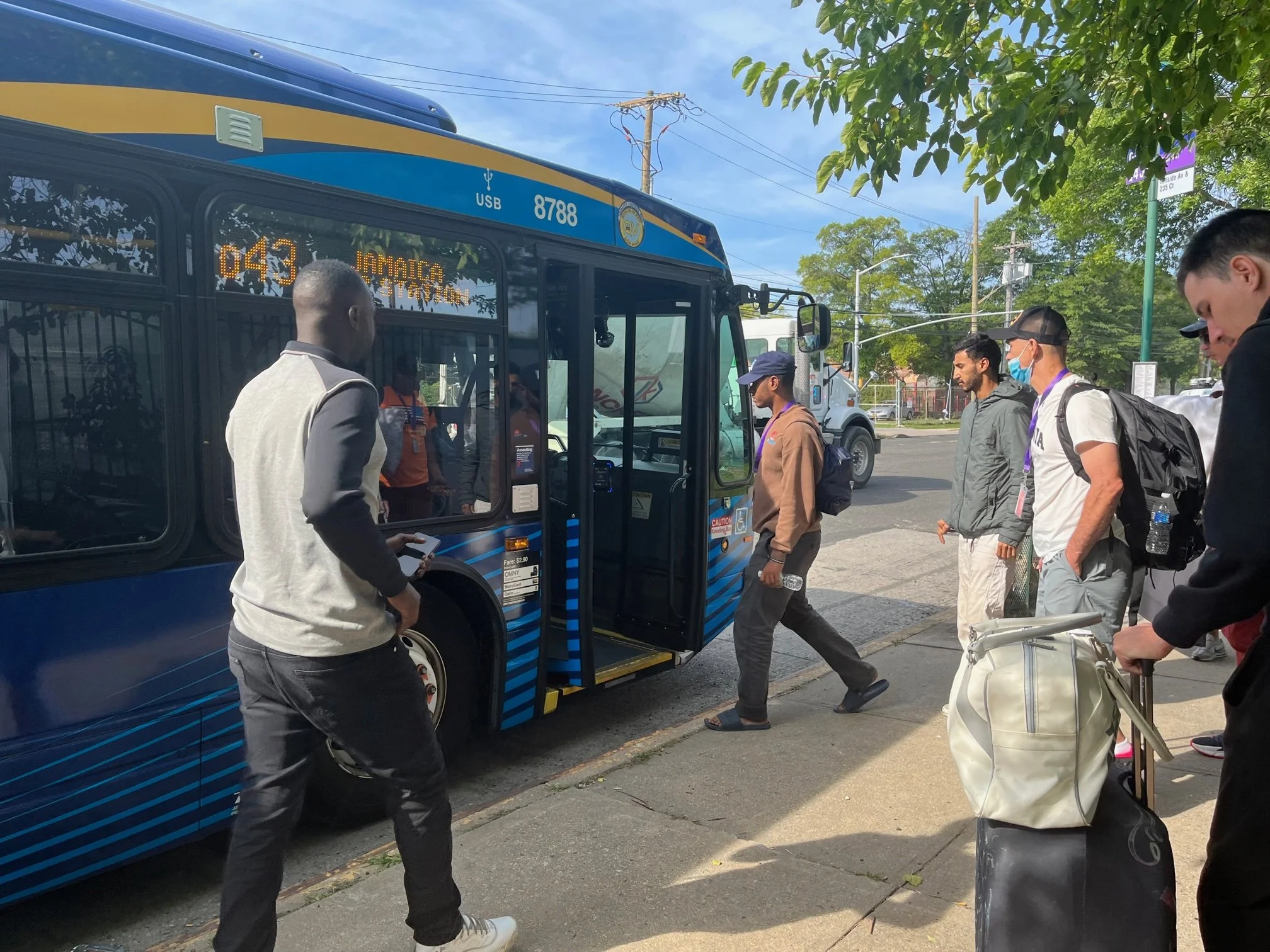 Queens pols call on gov to back Right to Shelter rules