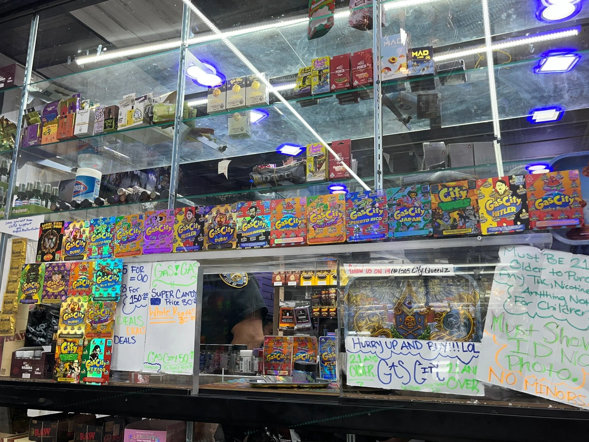  Queens pol’s bill takes aim at illegal smoke shops 