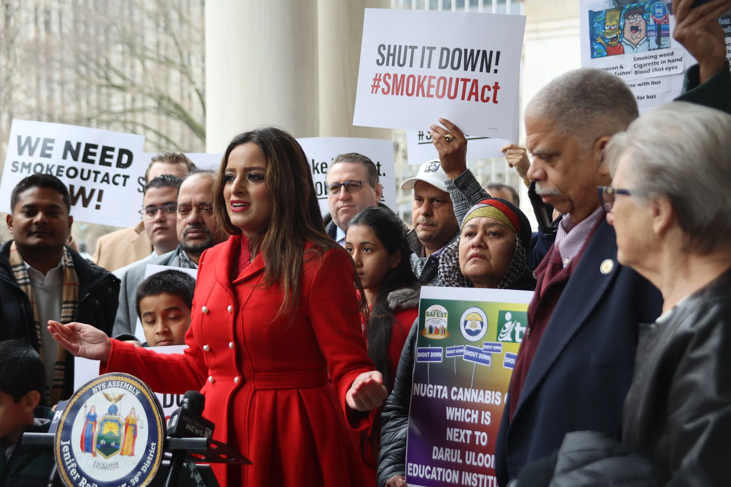 Queens pols push bill to close illegal pot shops but details are hazy  