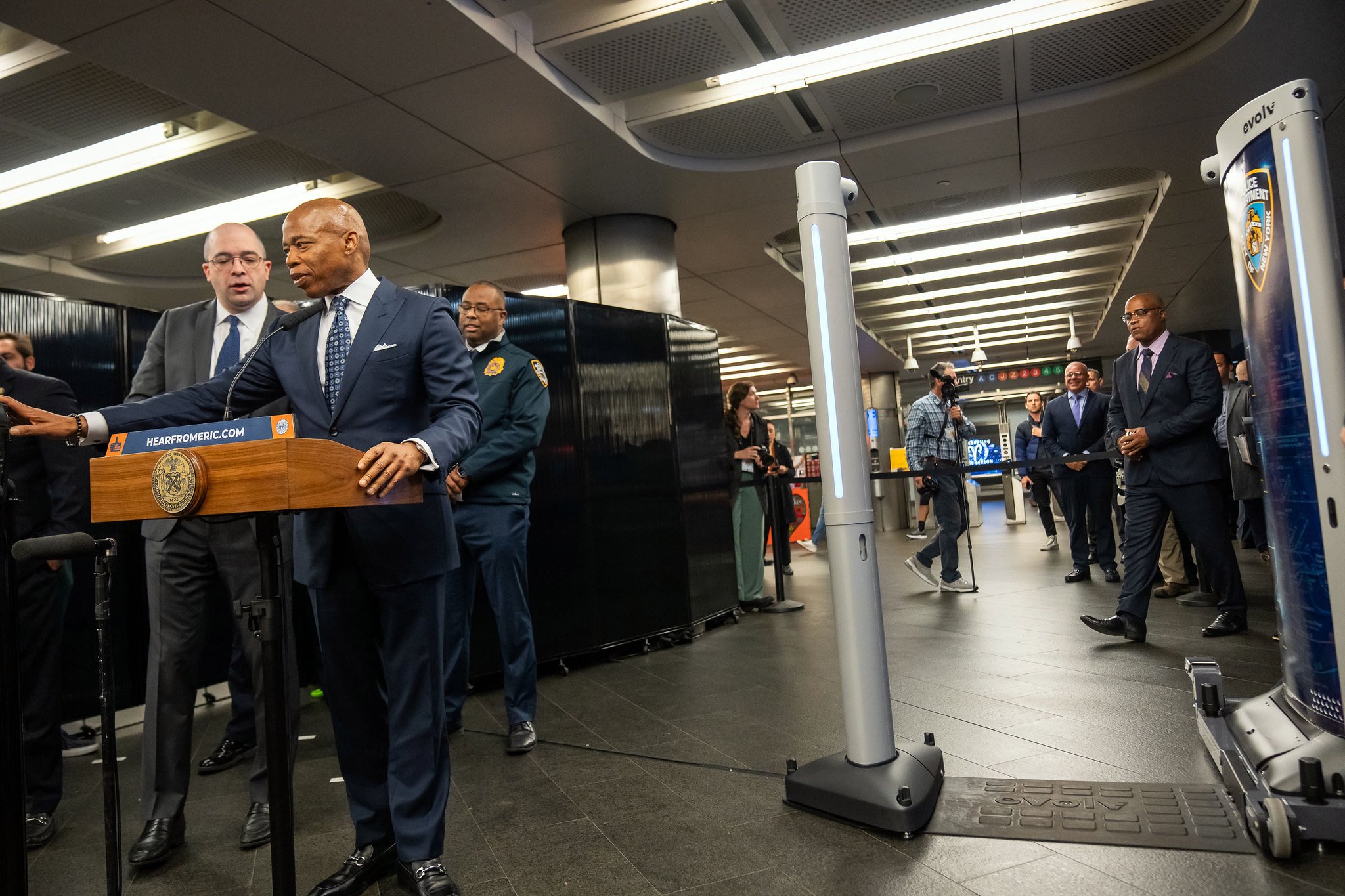  City to put gun scanners in front of subway turnstiles